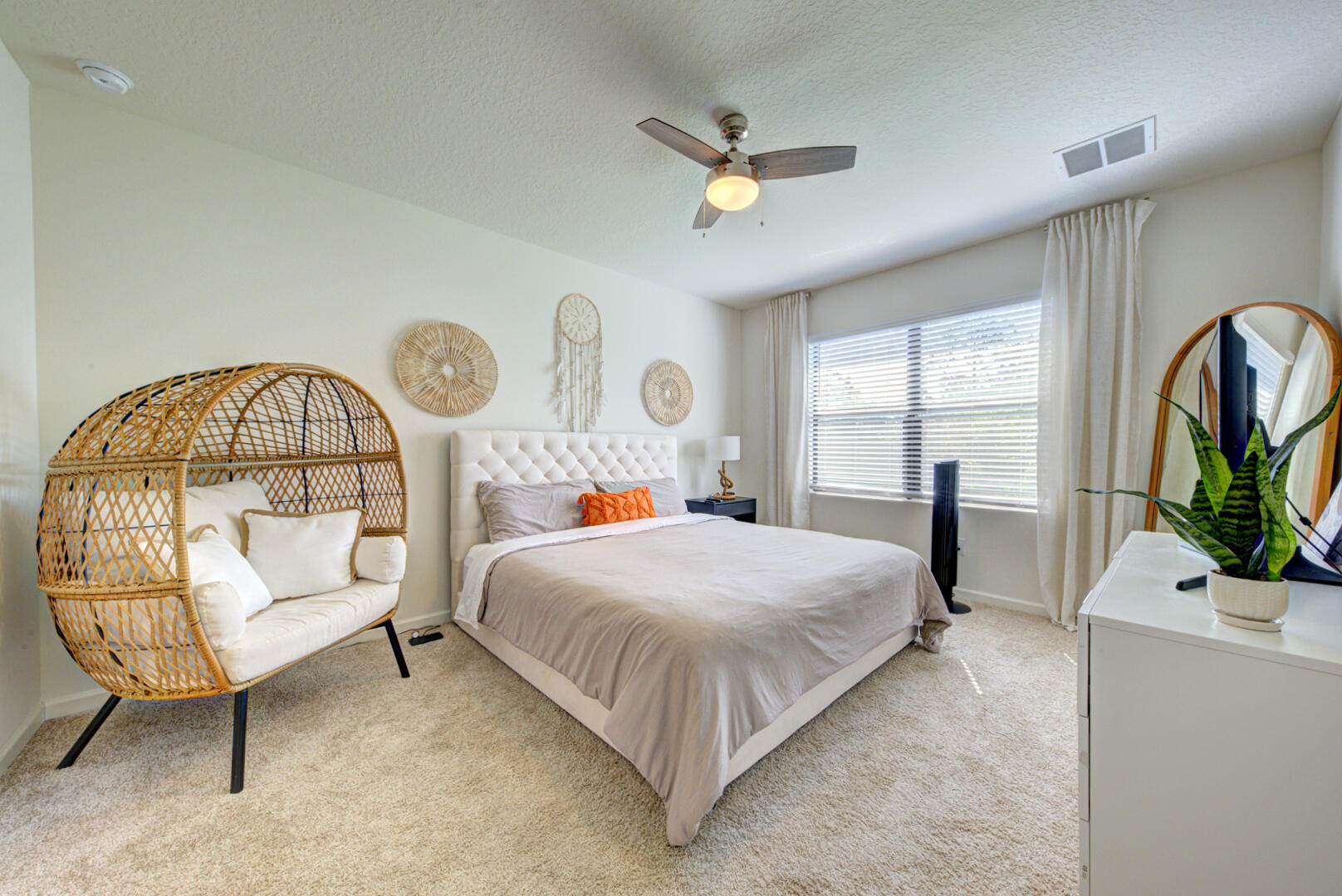 656 Old Country Road SE
