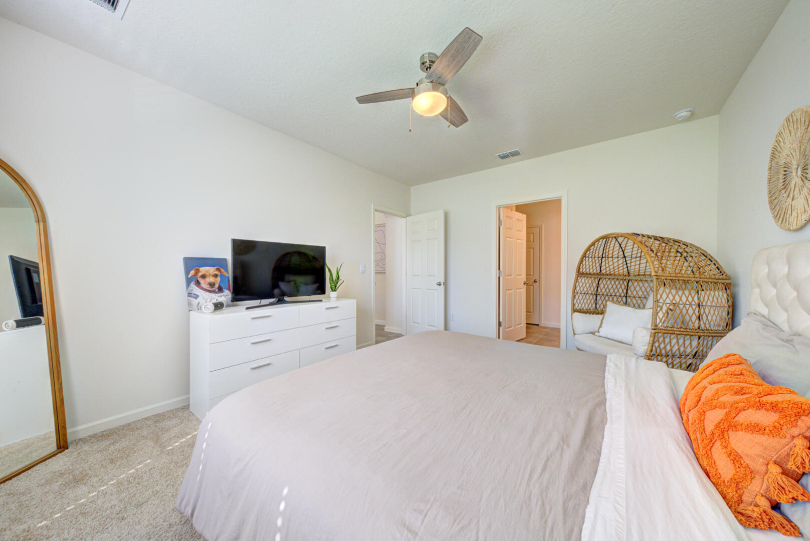656 Old Country Road SE