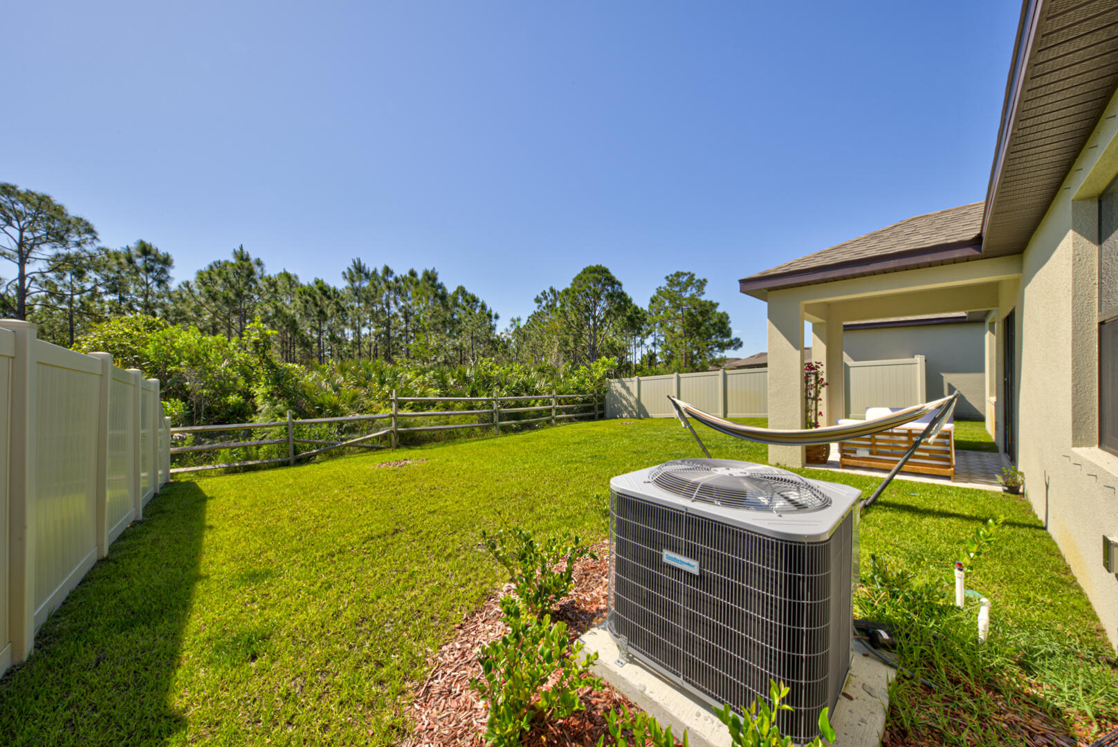 656 Old Country Road SE