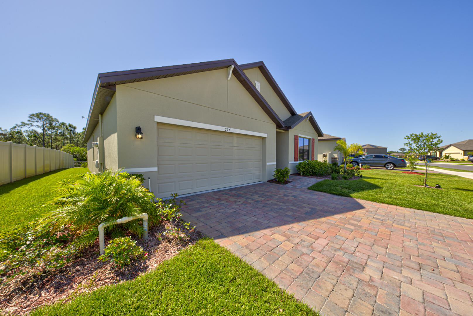 656 Old Country Road SE