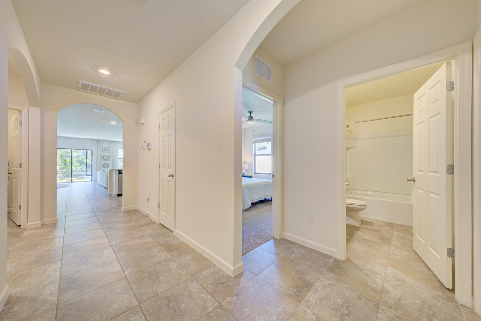 656 Old Country Road SE