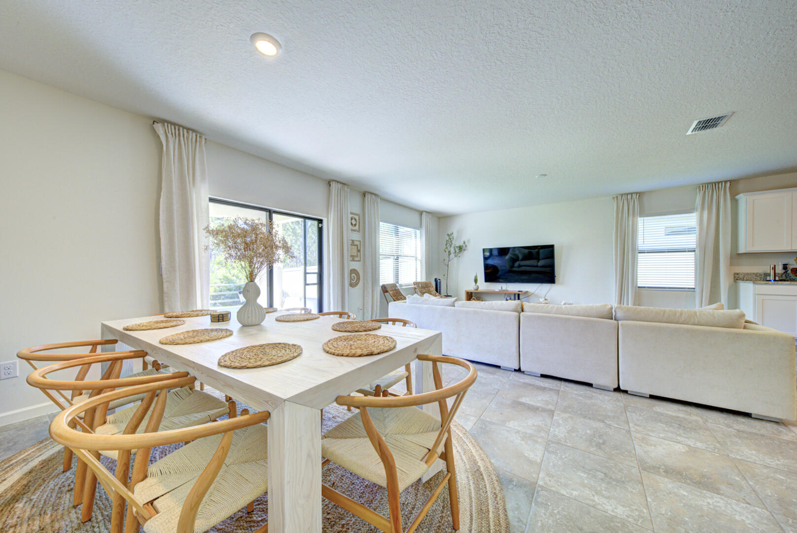 656 Old Country Road SE