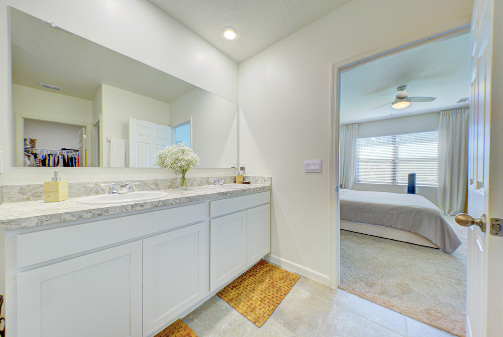 656 Old Country Road SE