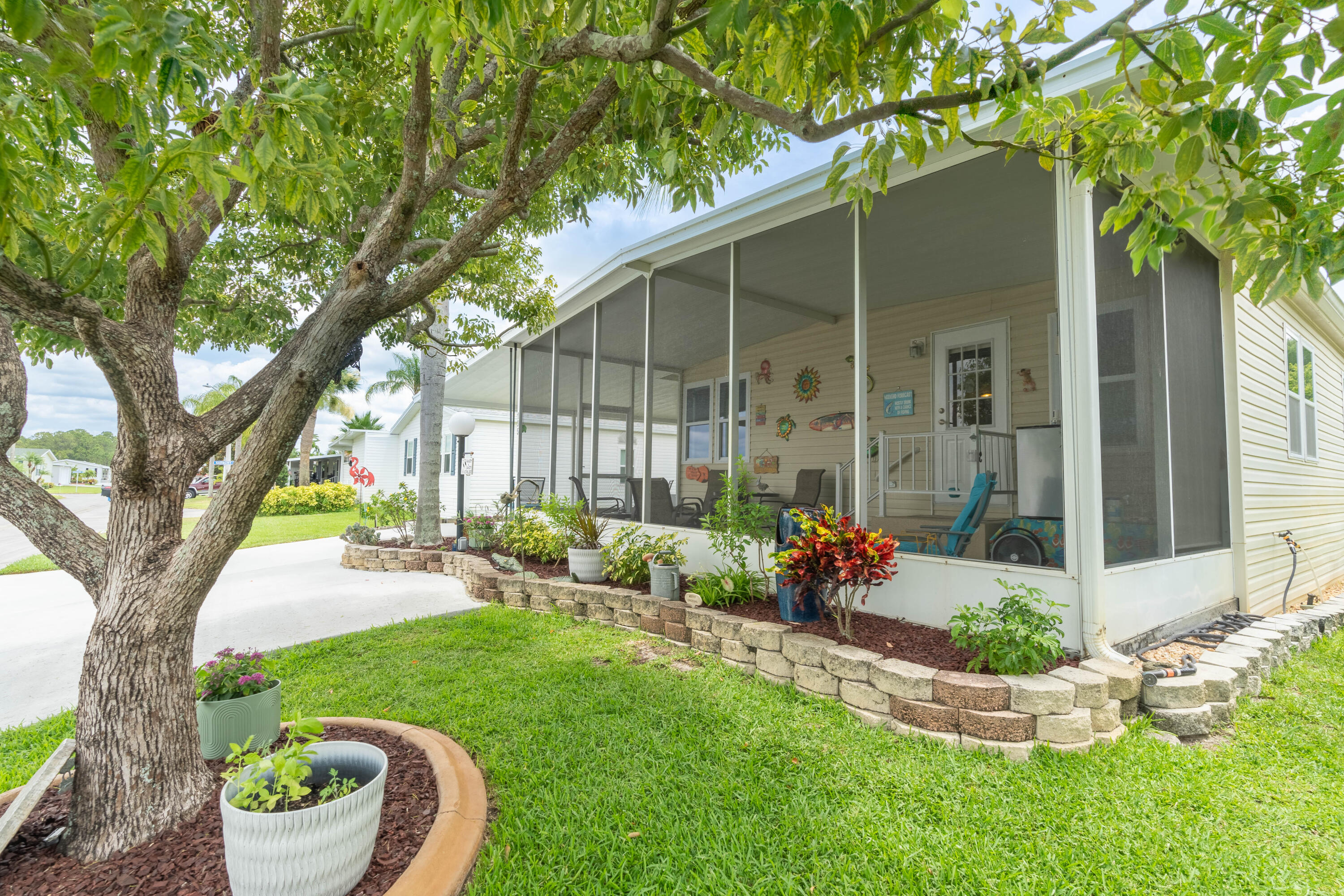 195 Woodsmill Blvd.