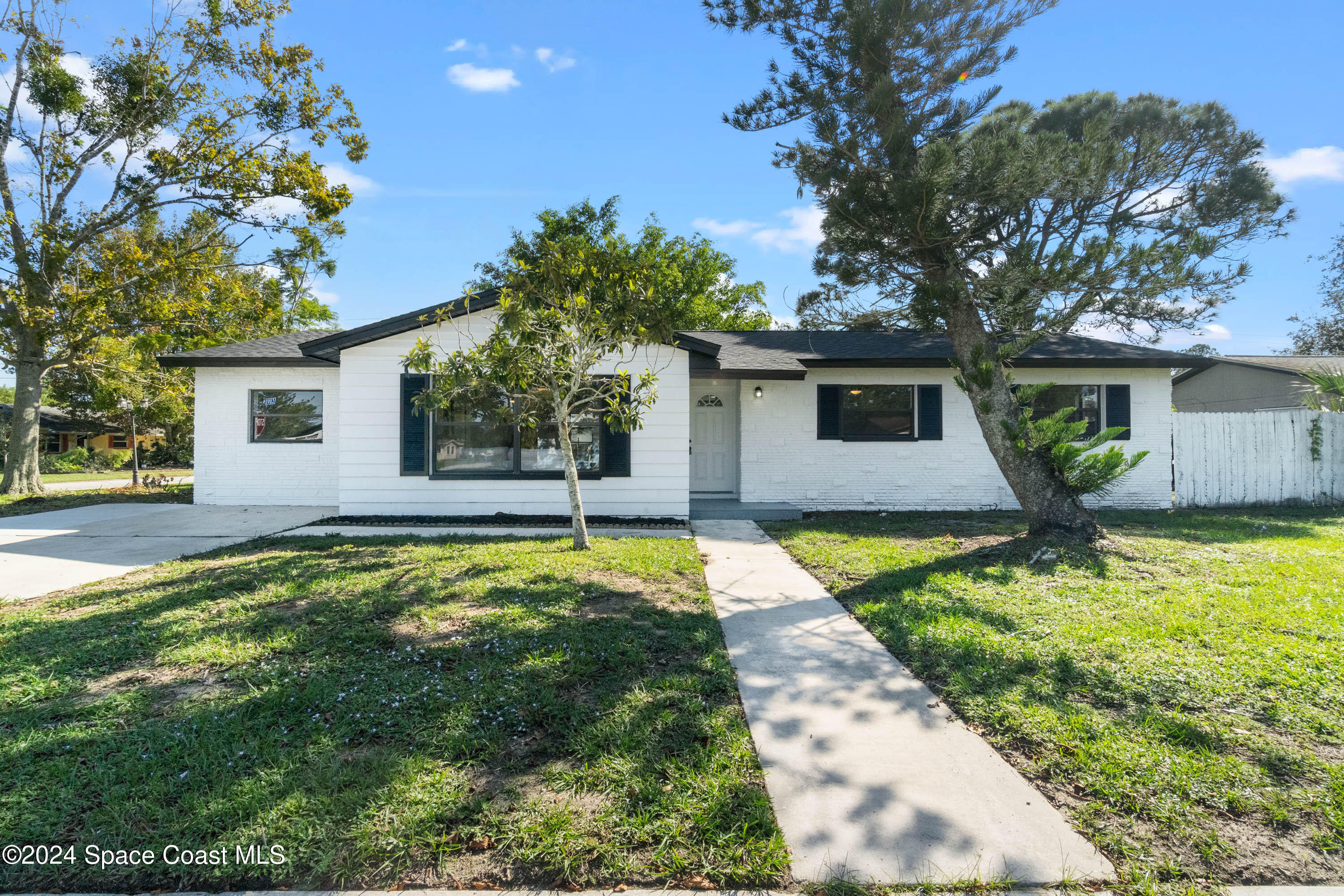 1121 Coronado Drive