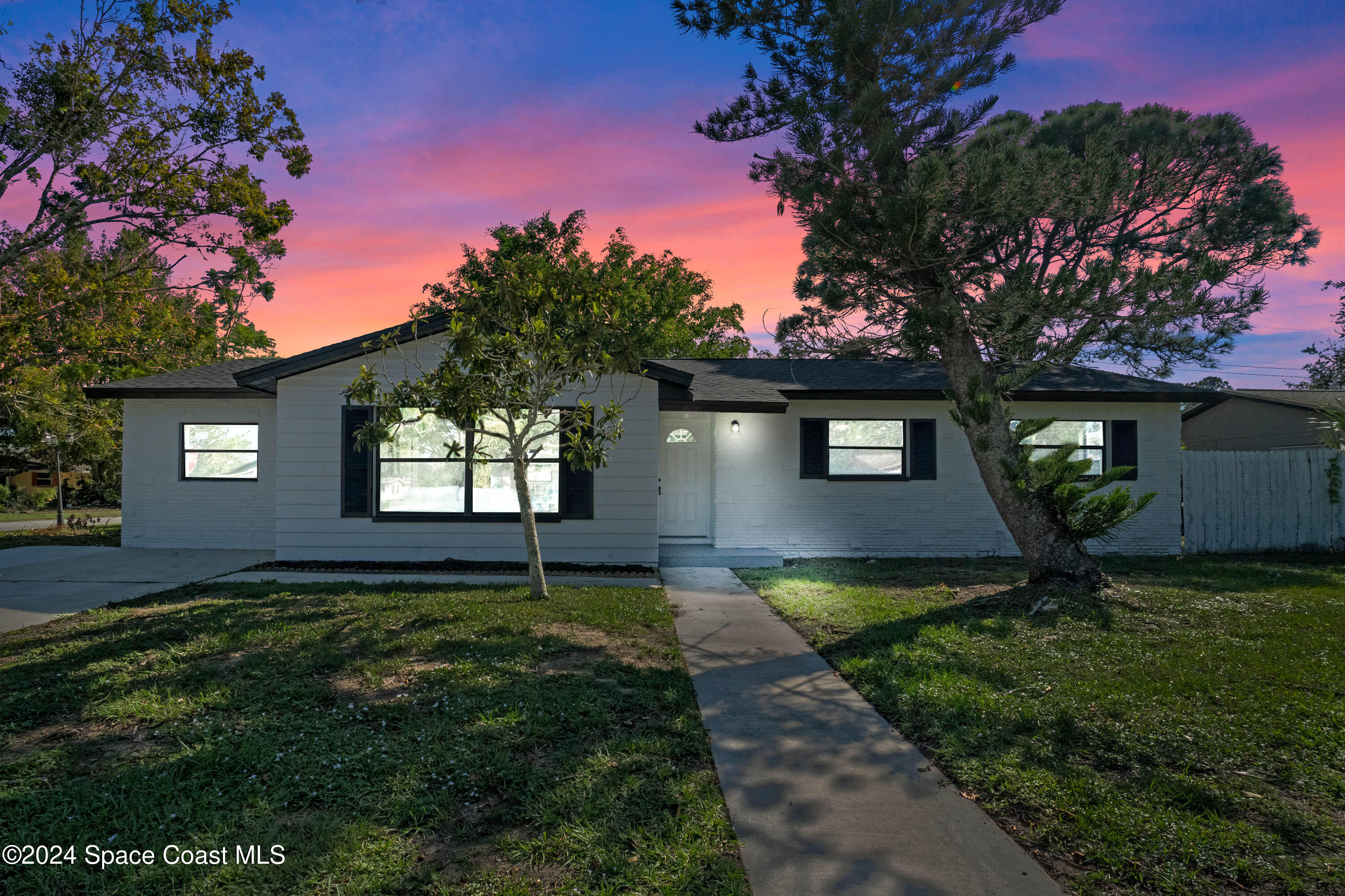 1121 Coronado Drive