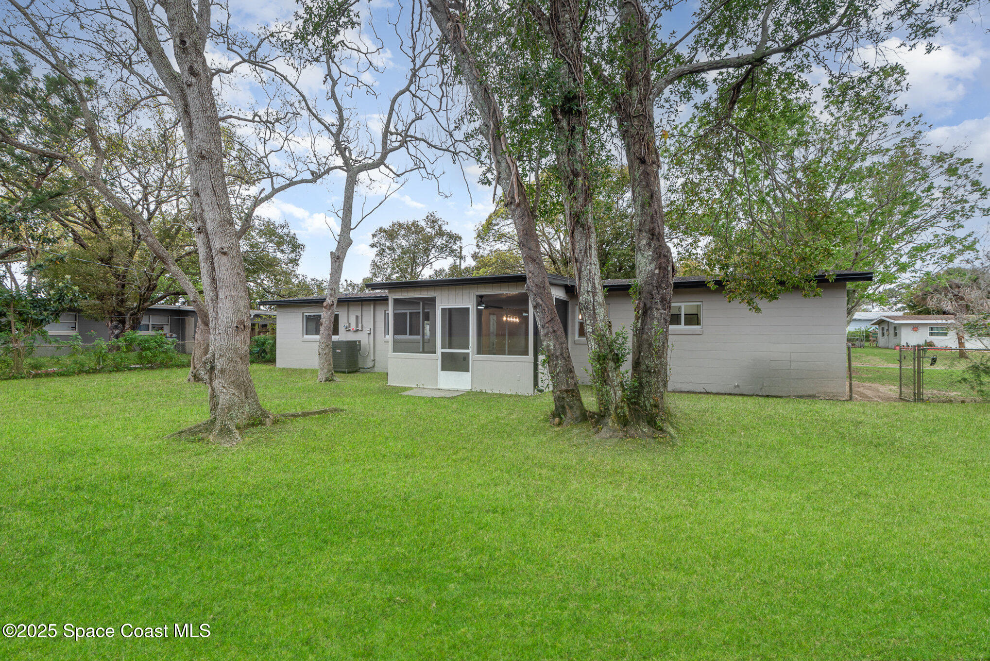 1625 Country Lane