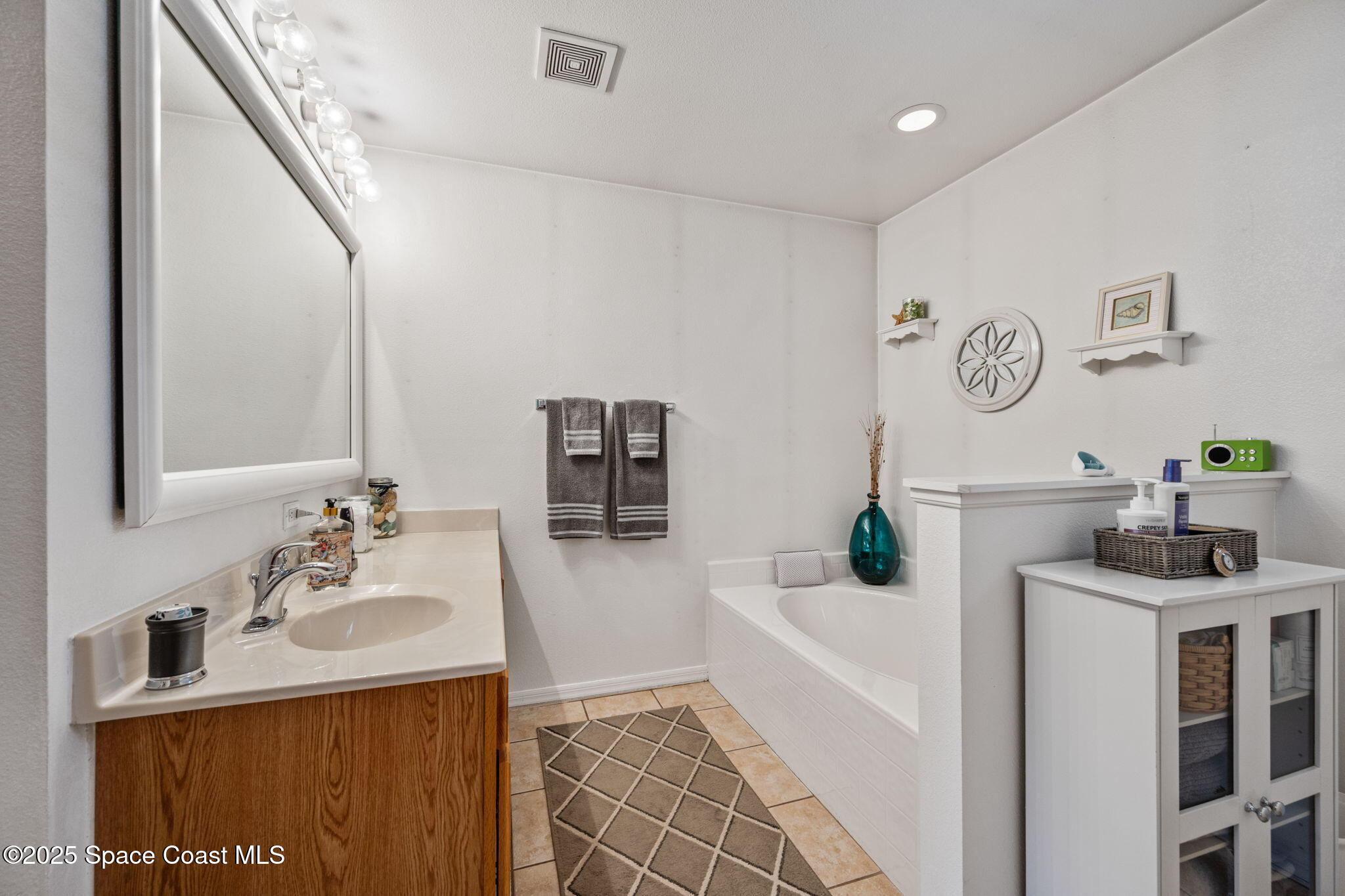 6519 Bamboo Avenue