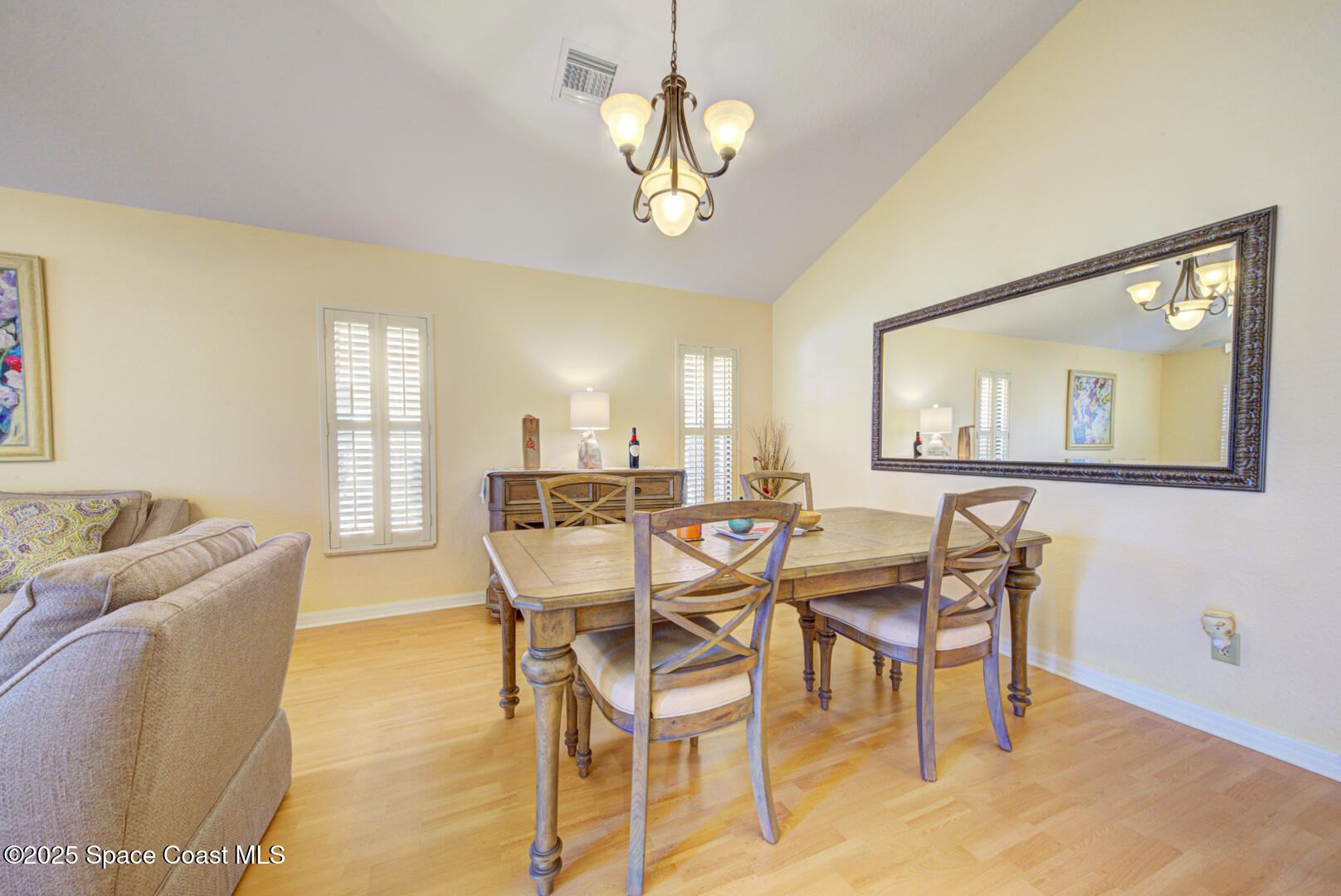 1845 James Circle