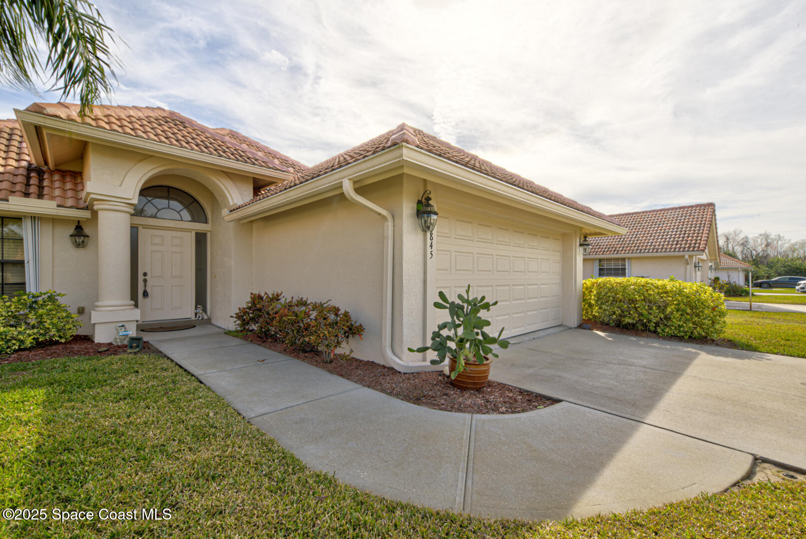 1845 James Circle