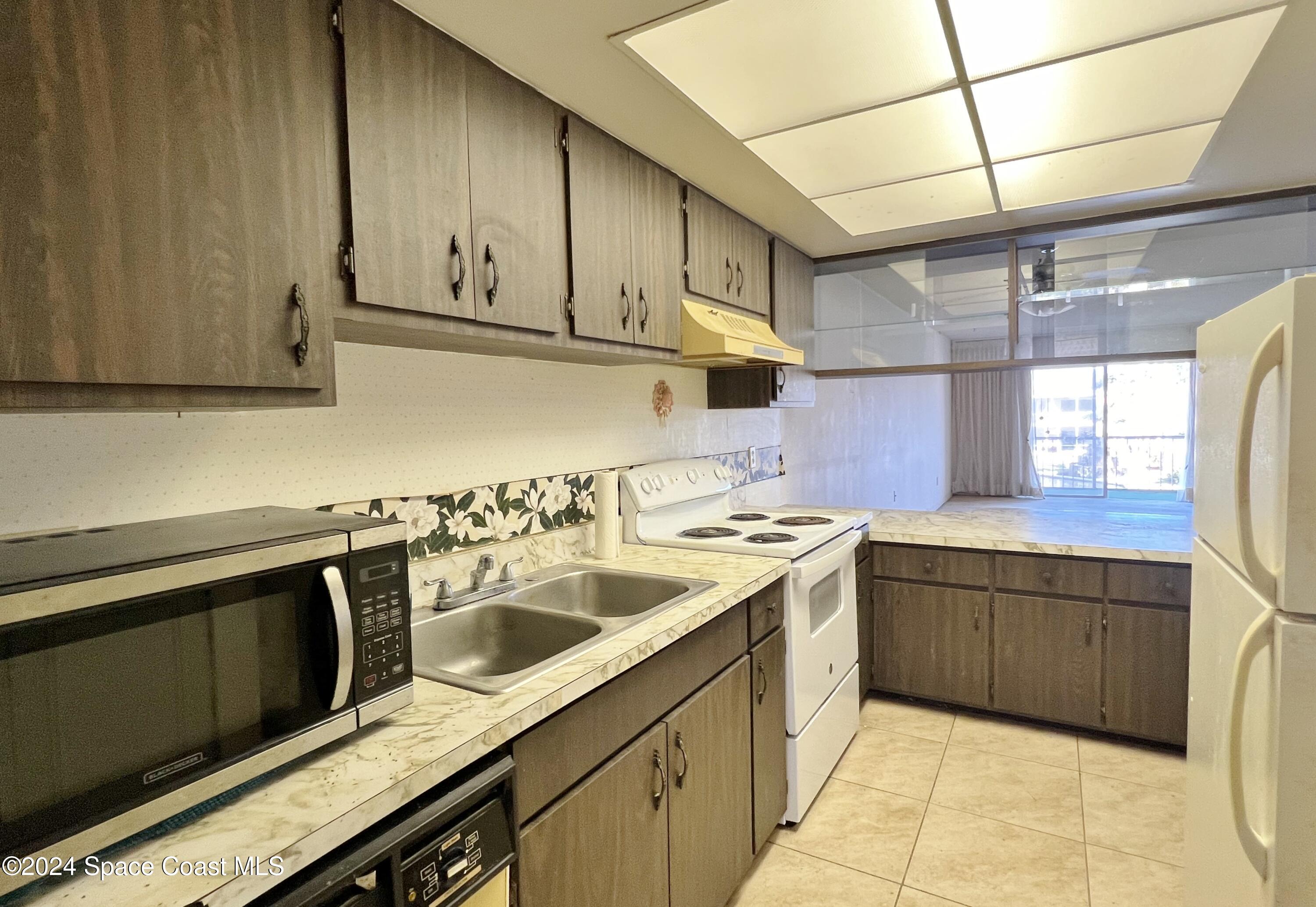 2135 N Courtenay Parkway 202