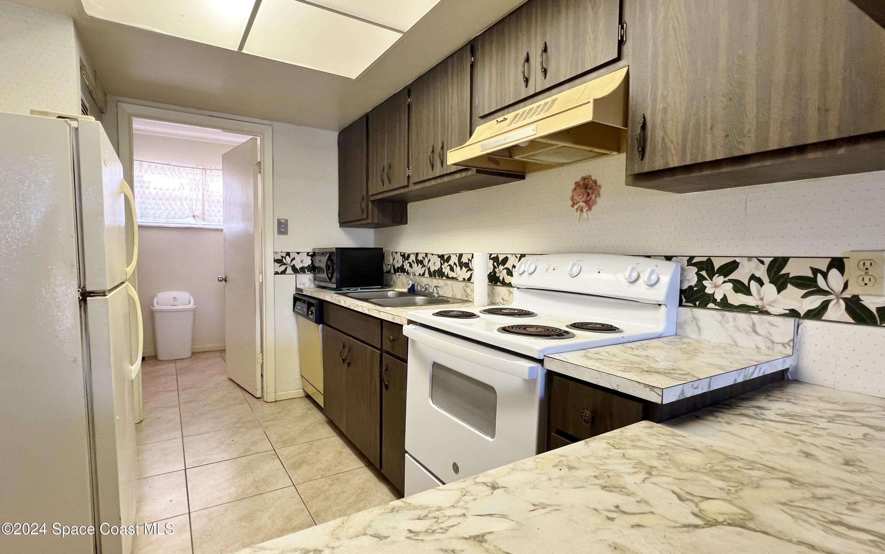 2135 N Courtenay Parkway 202