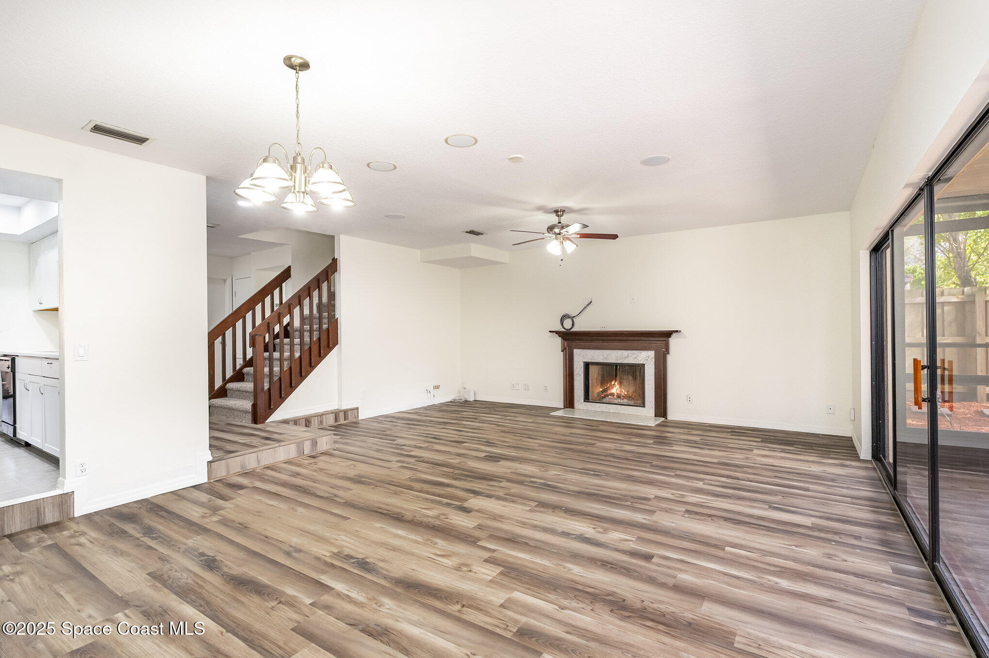 1913 Cashew Courtway