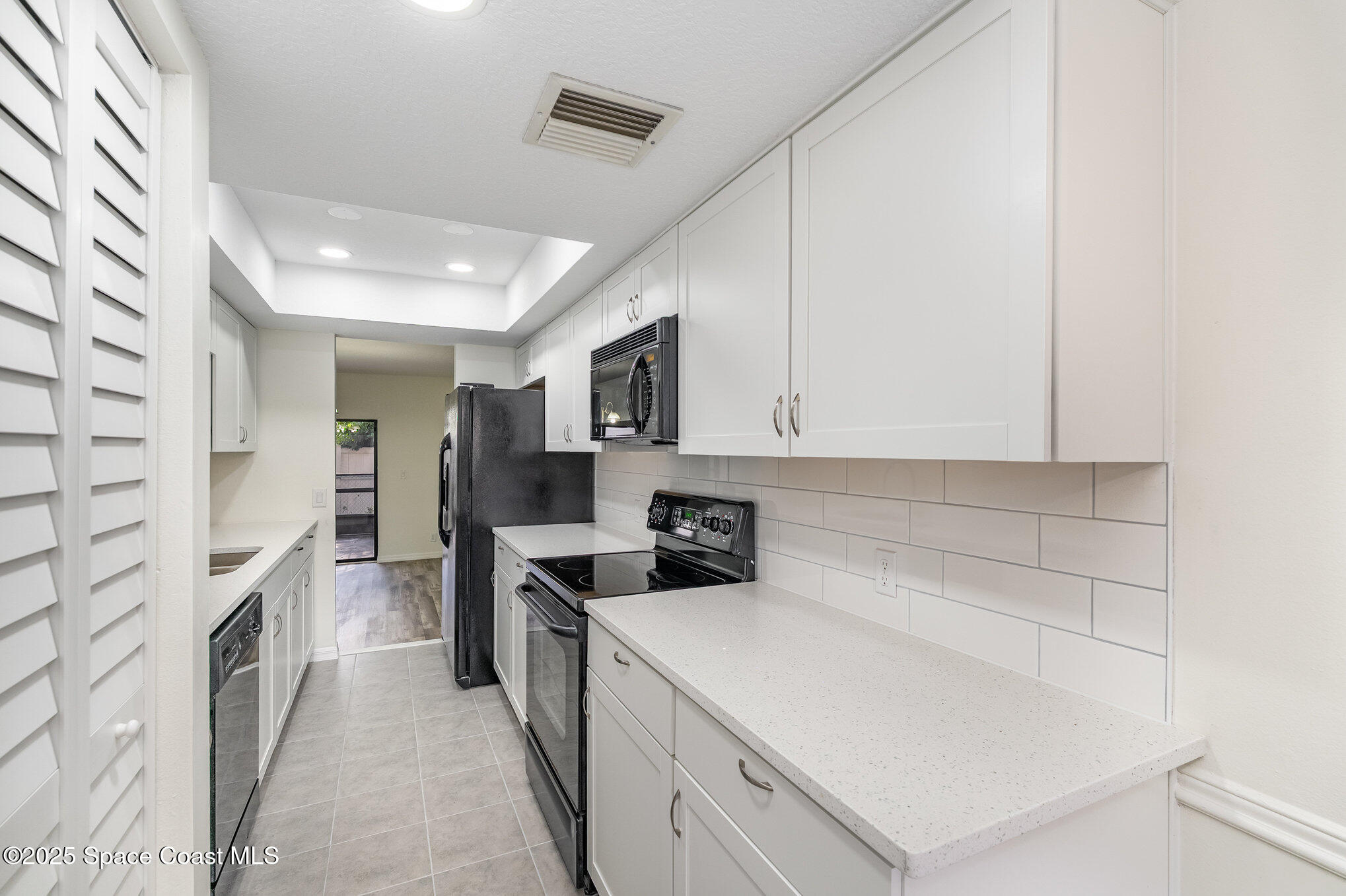 1913 Cashew Courtway