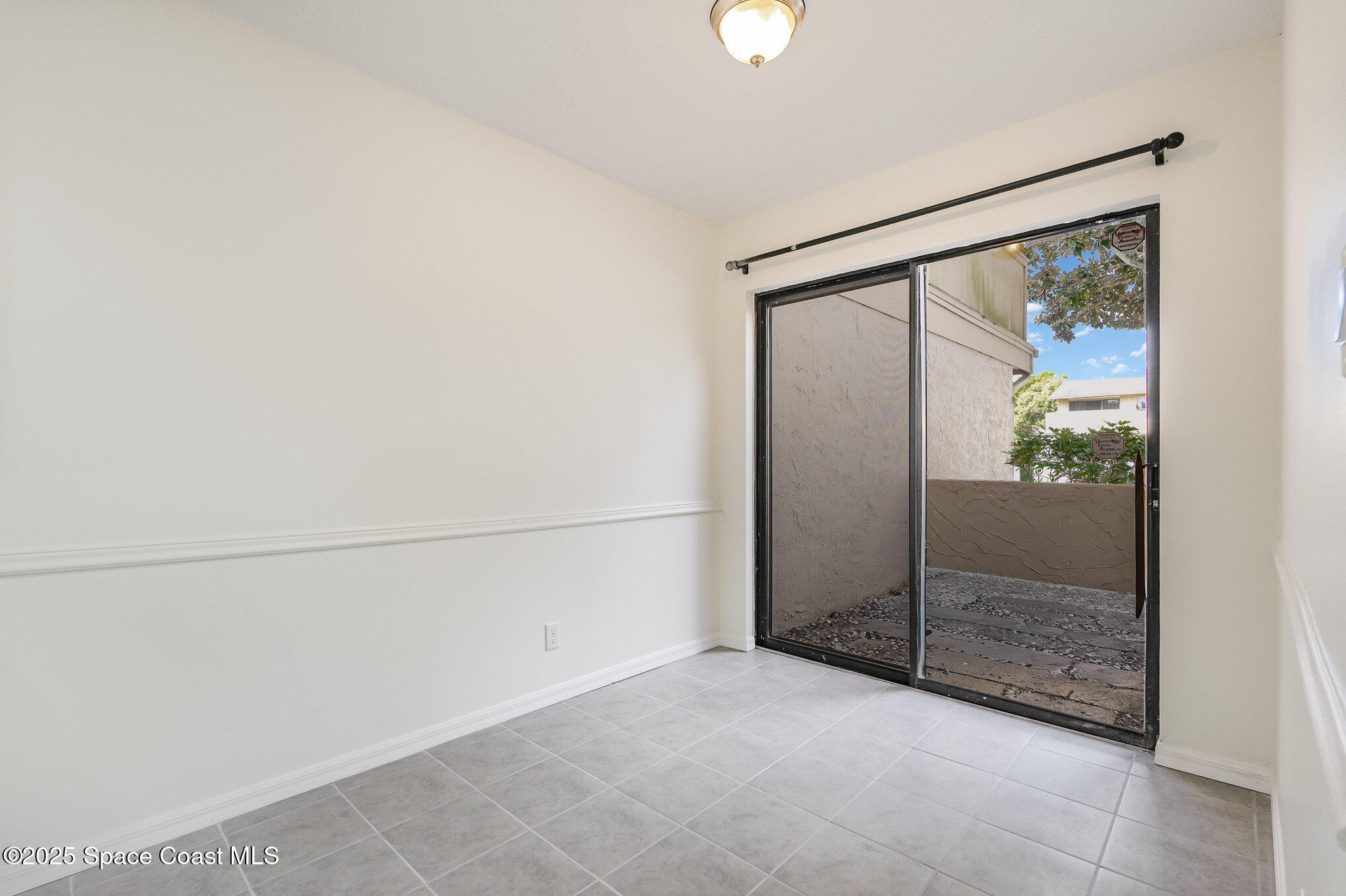 1913 Cashew Courtway