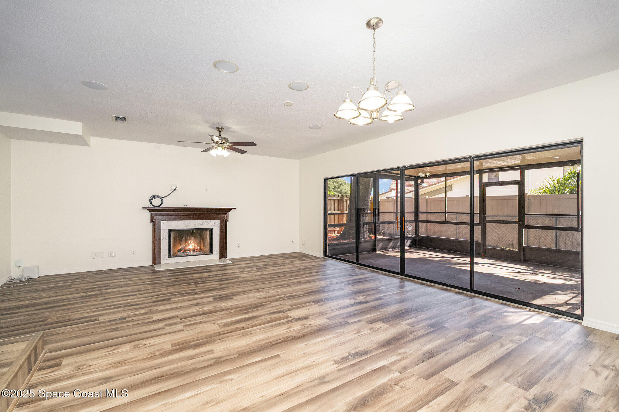 1913 Cashew Courtway