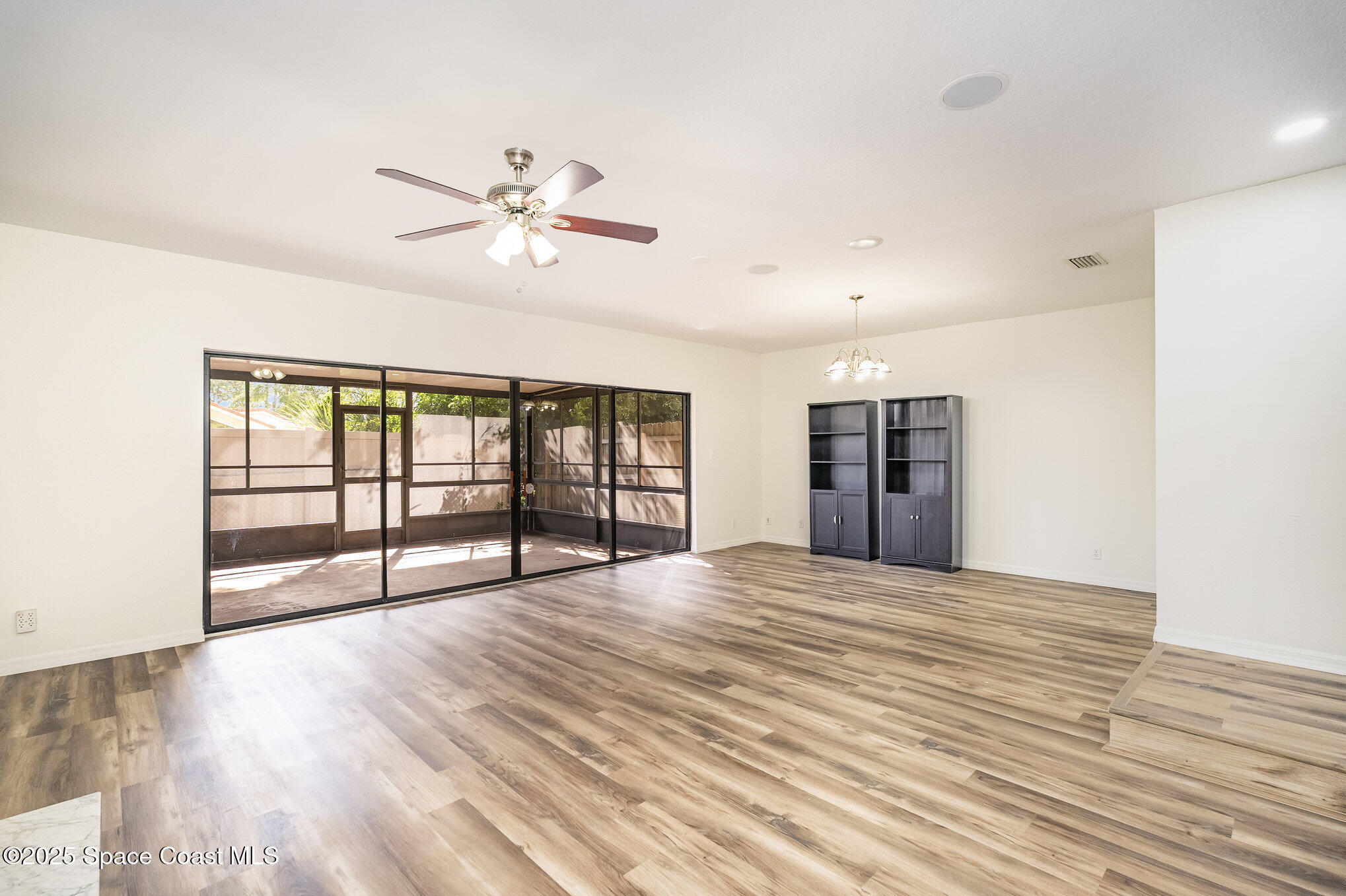 1913 Cashew Courtway