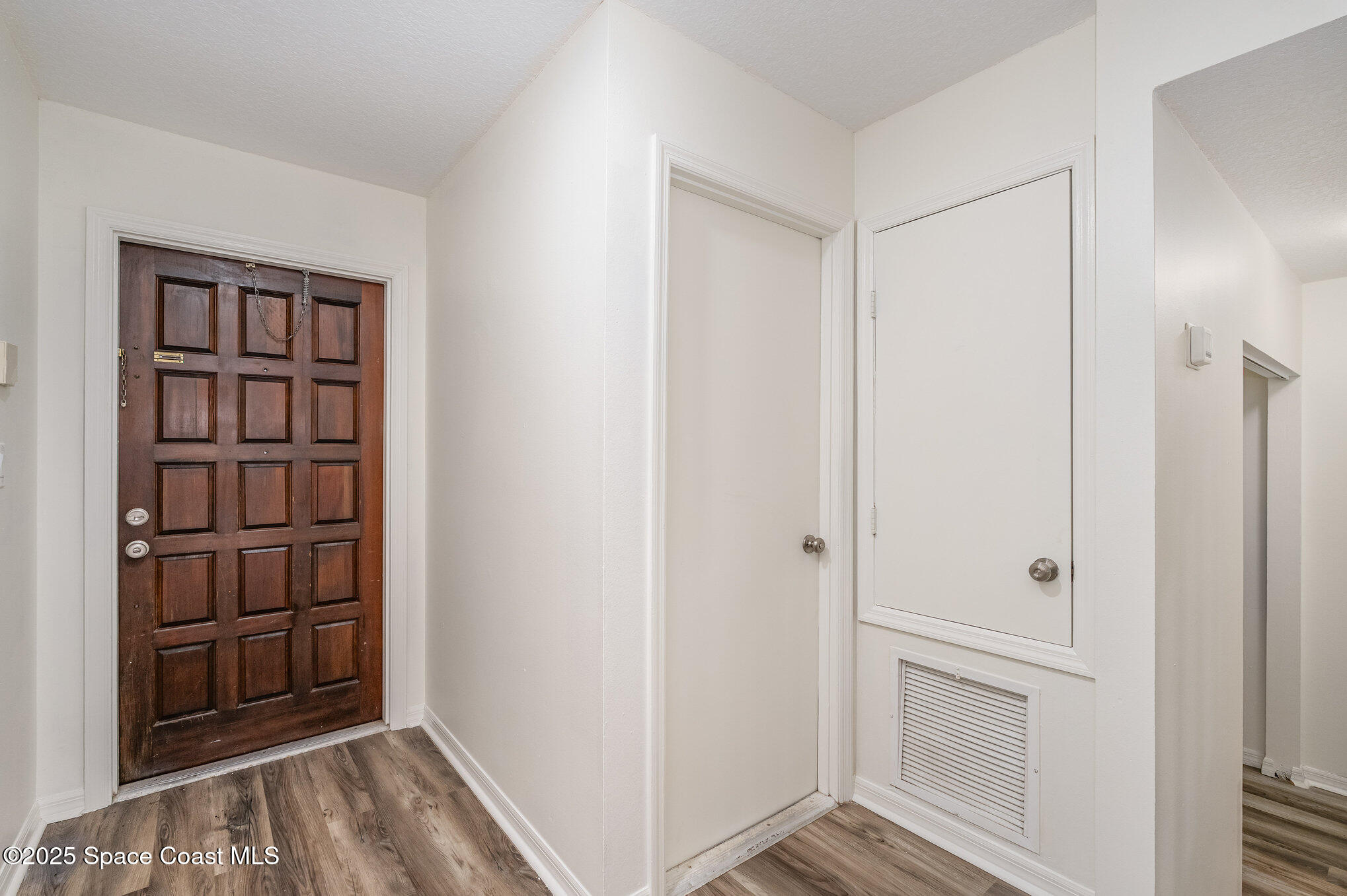 1913 Cashew Courtway