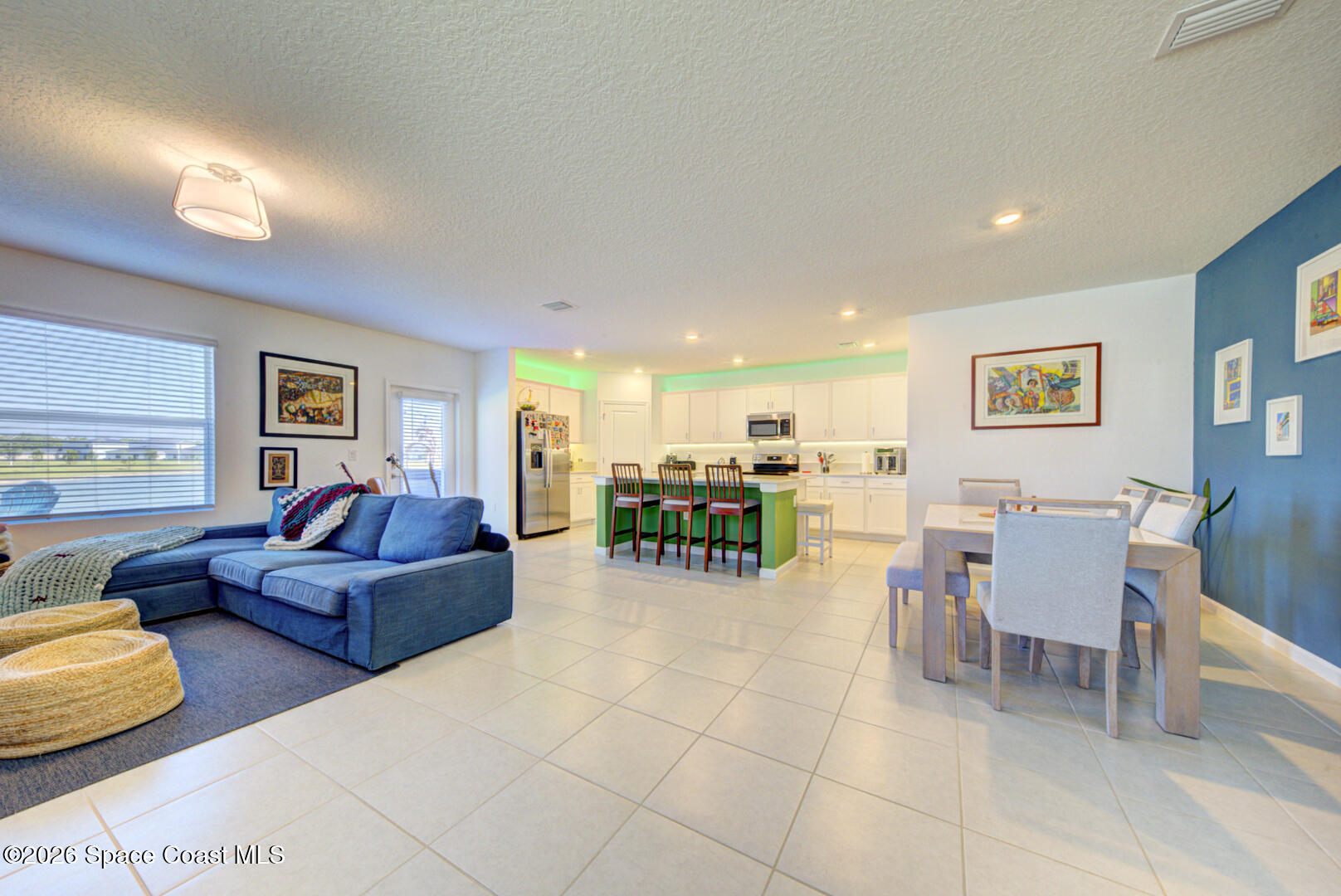 712 Papillon Street SW