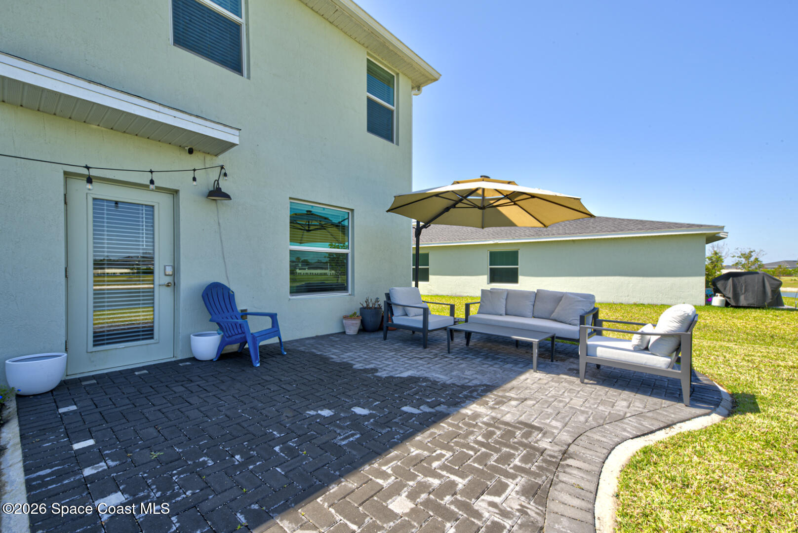 712 Papillon Street SW