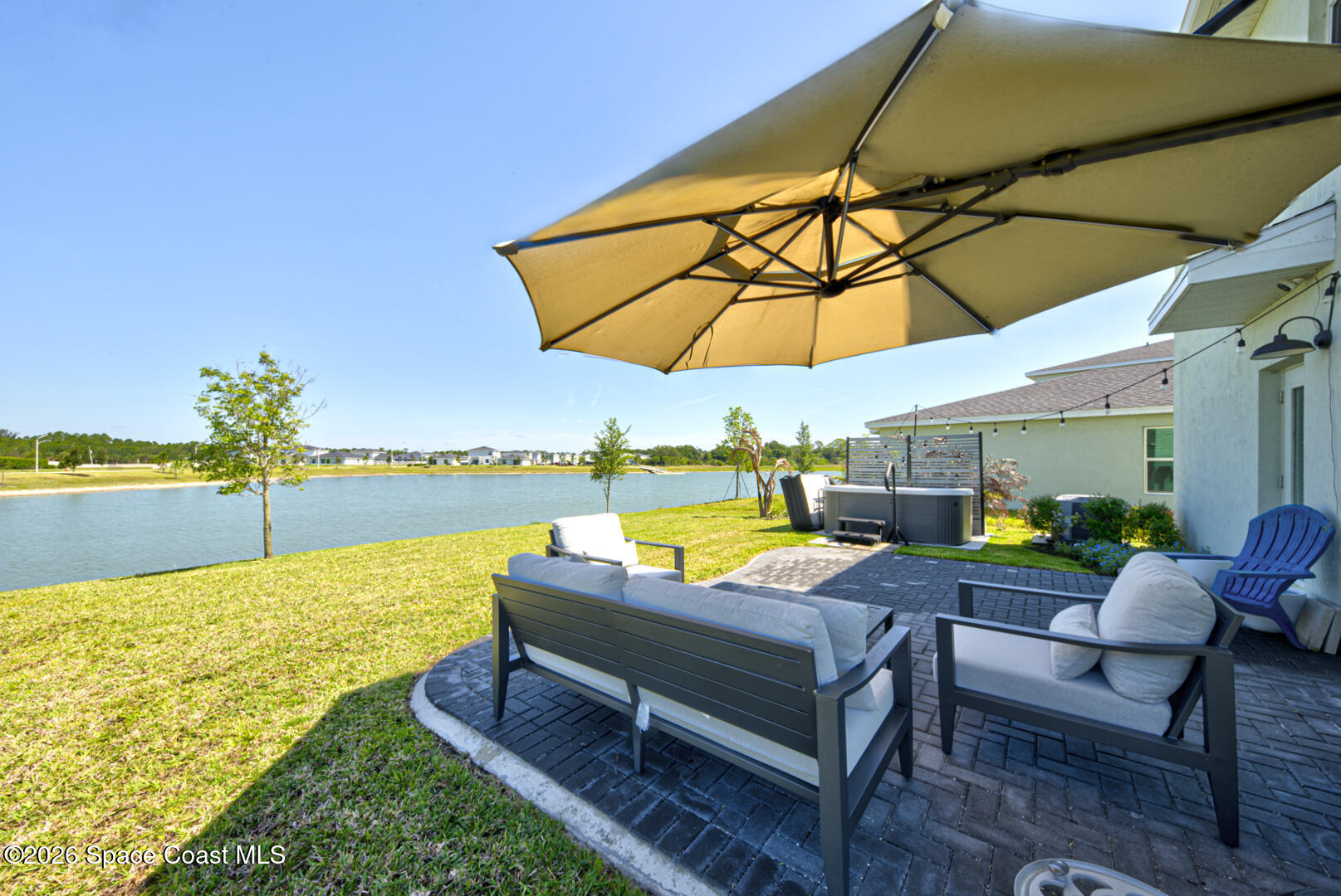 712 Papillon Street SW