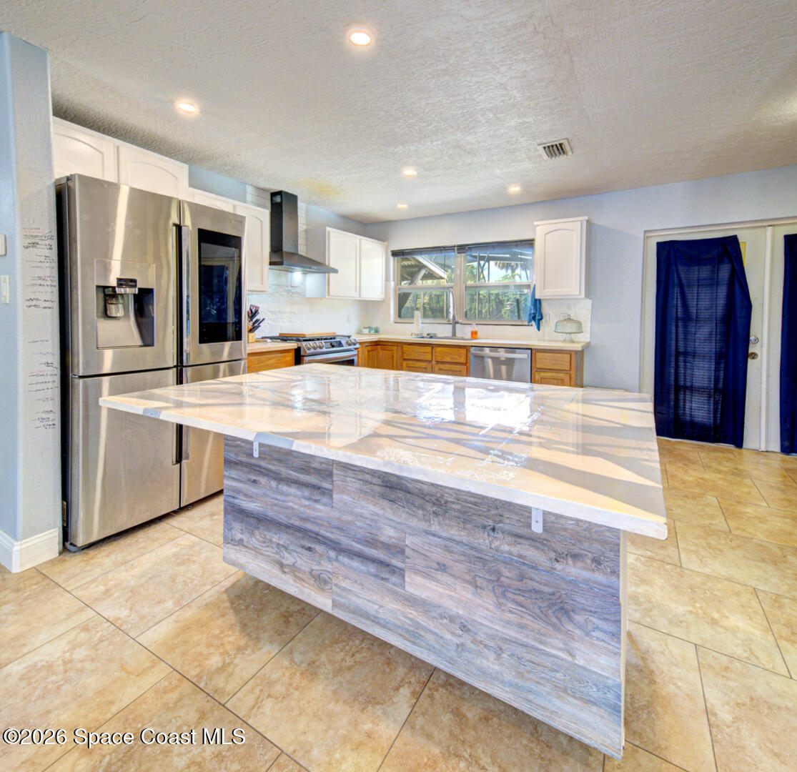 1245 La Brea Avenue