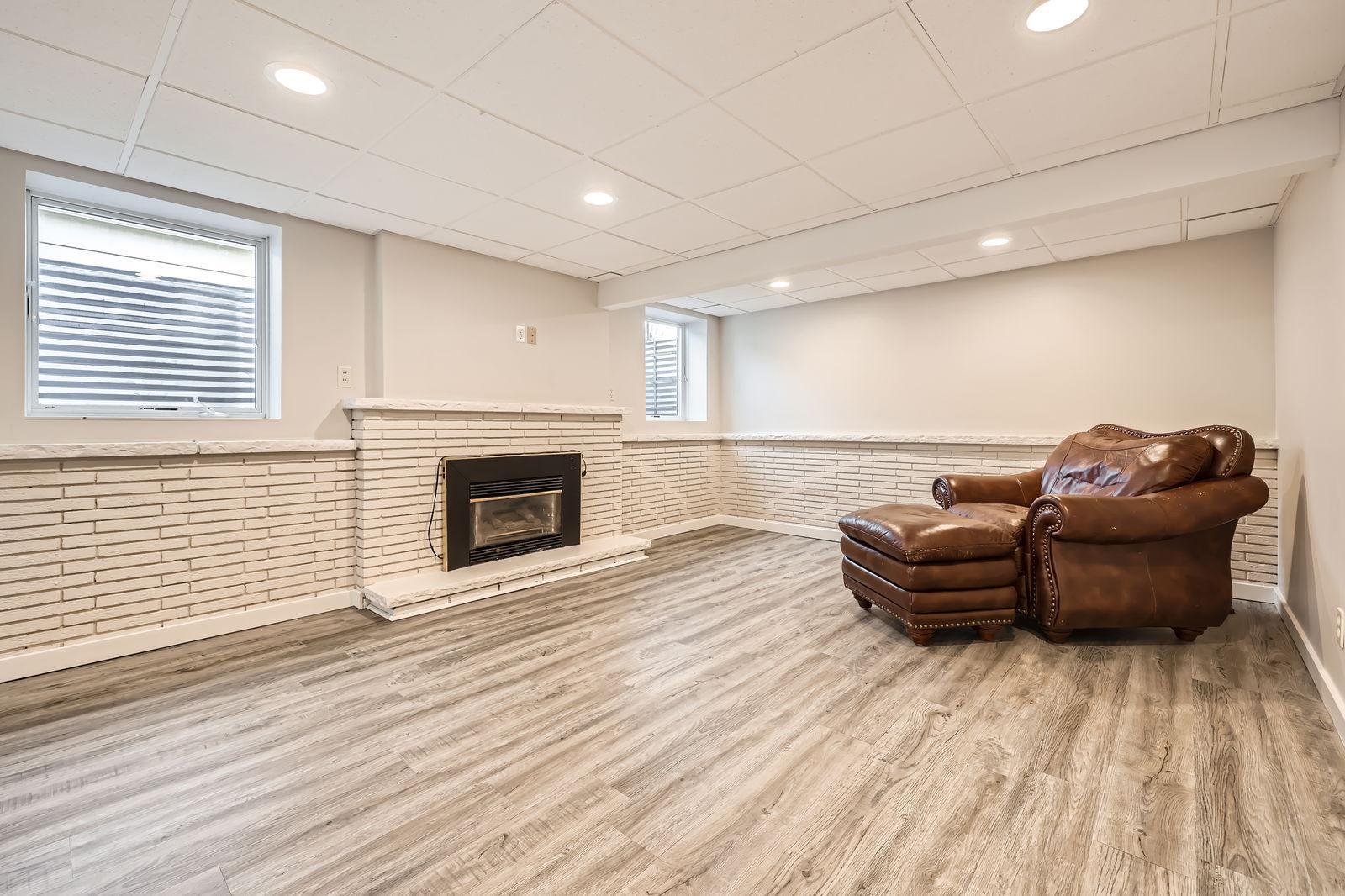 3431 Moorland Road