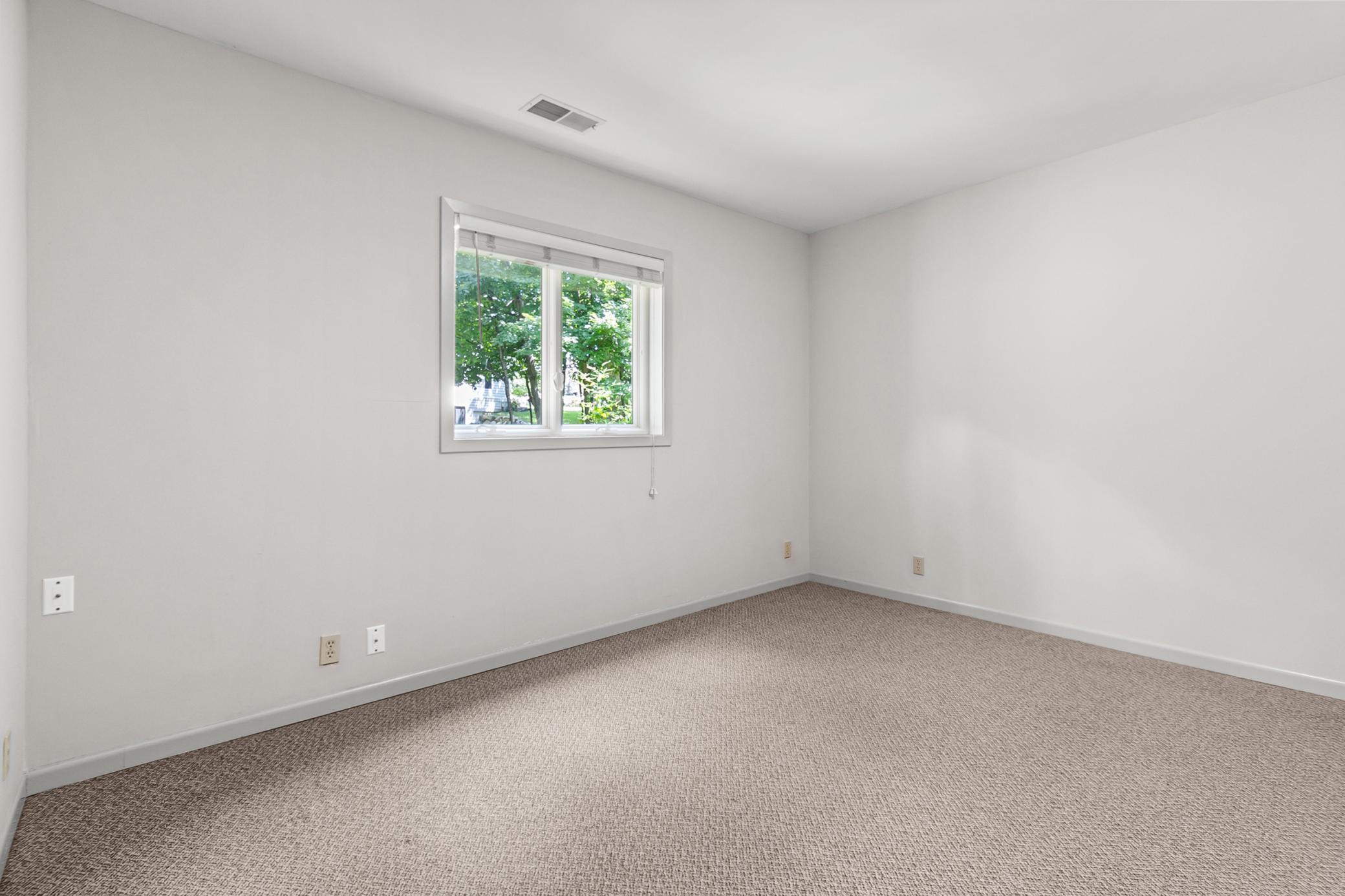 20 Woodlawn Avenue