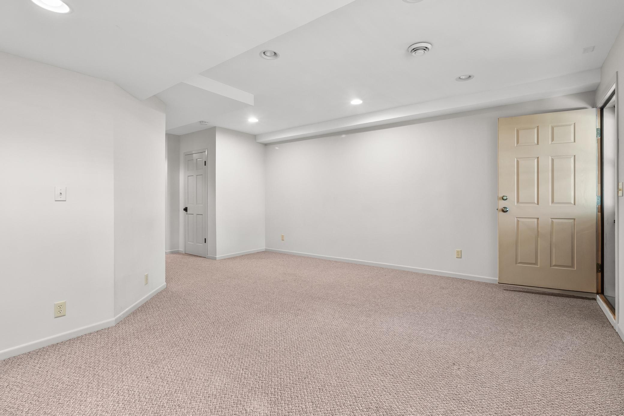 20 Woodlawn Avenue