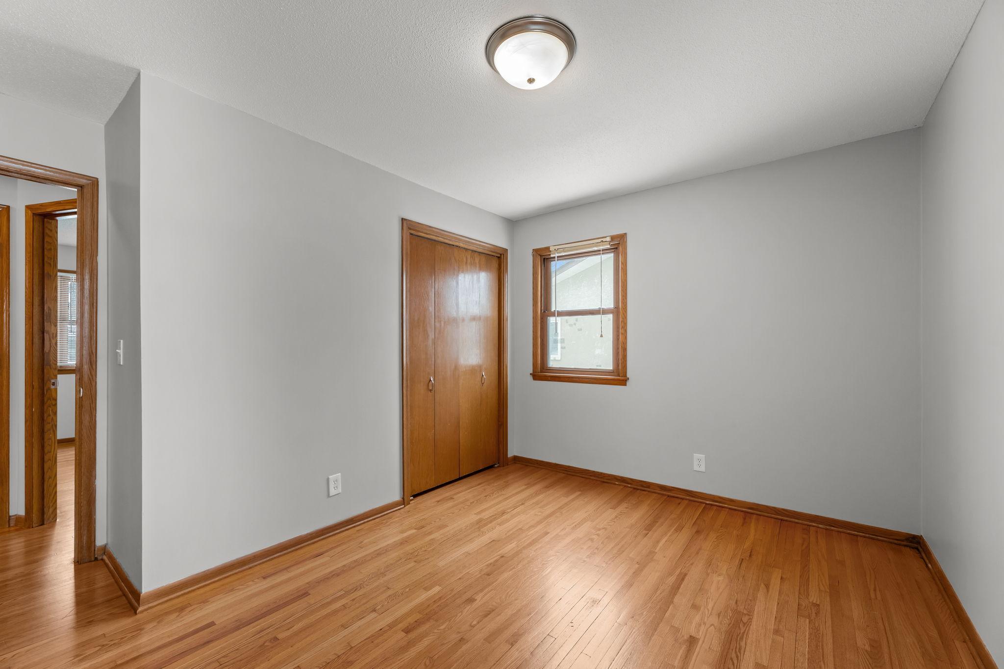 5956 5th Street NE