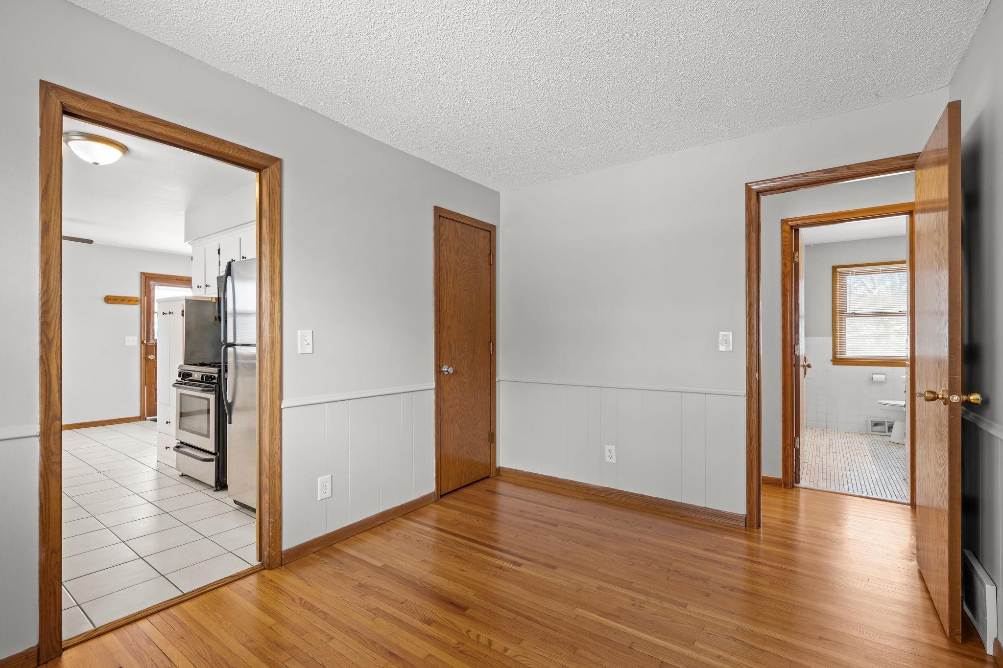5956 5th Street NE