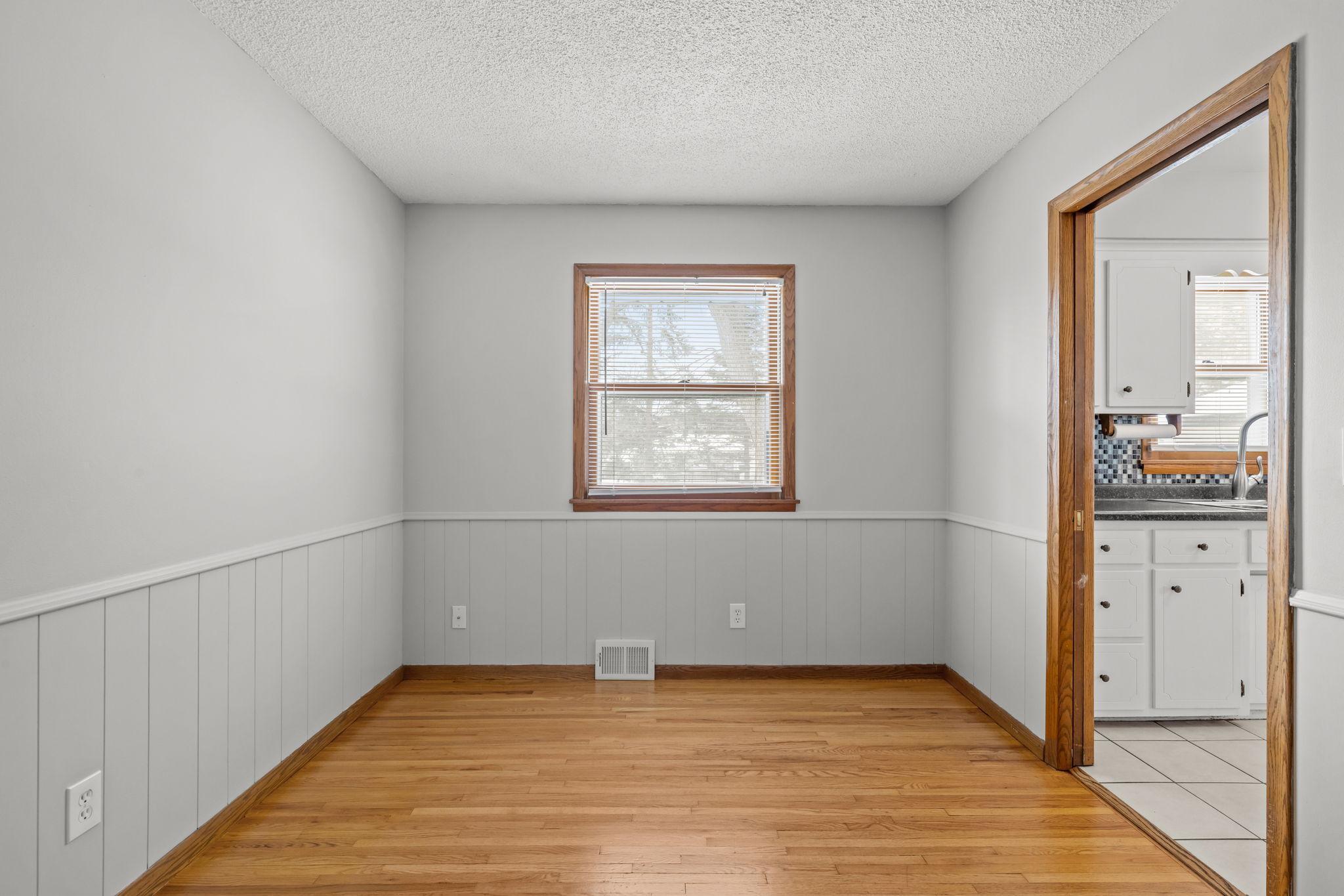5956 5th Street NE