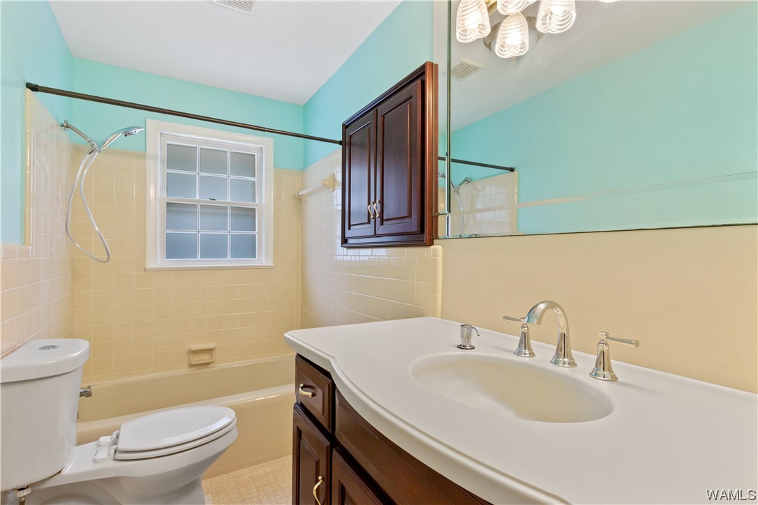 2713 Claymont Circle