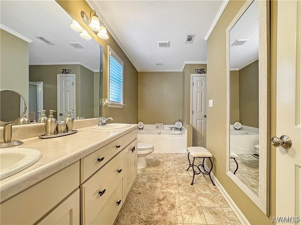 10081 Lenox Circle
