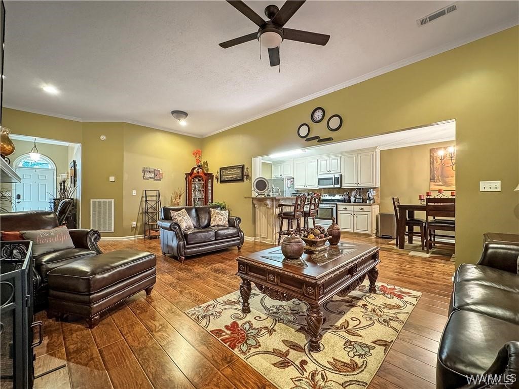 10081 Lenox Circle