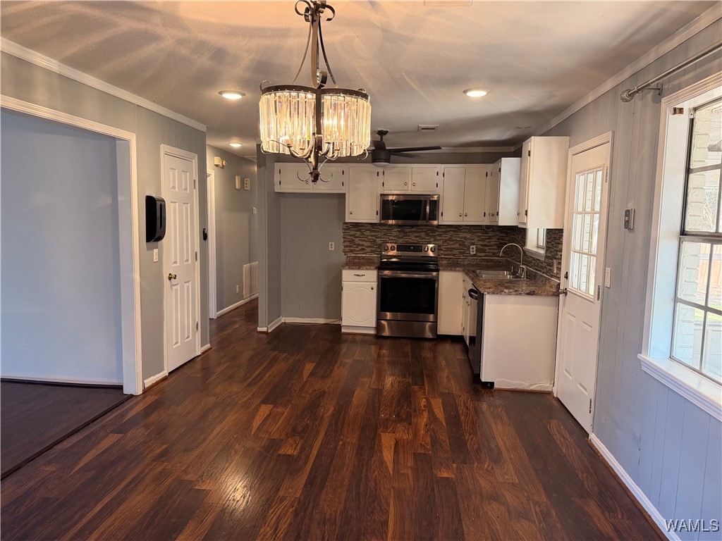 2715 DEERFIELD Lane