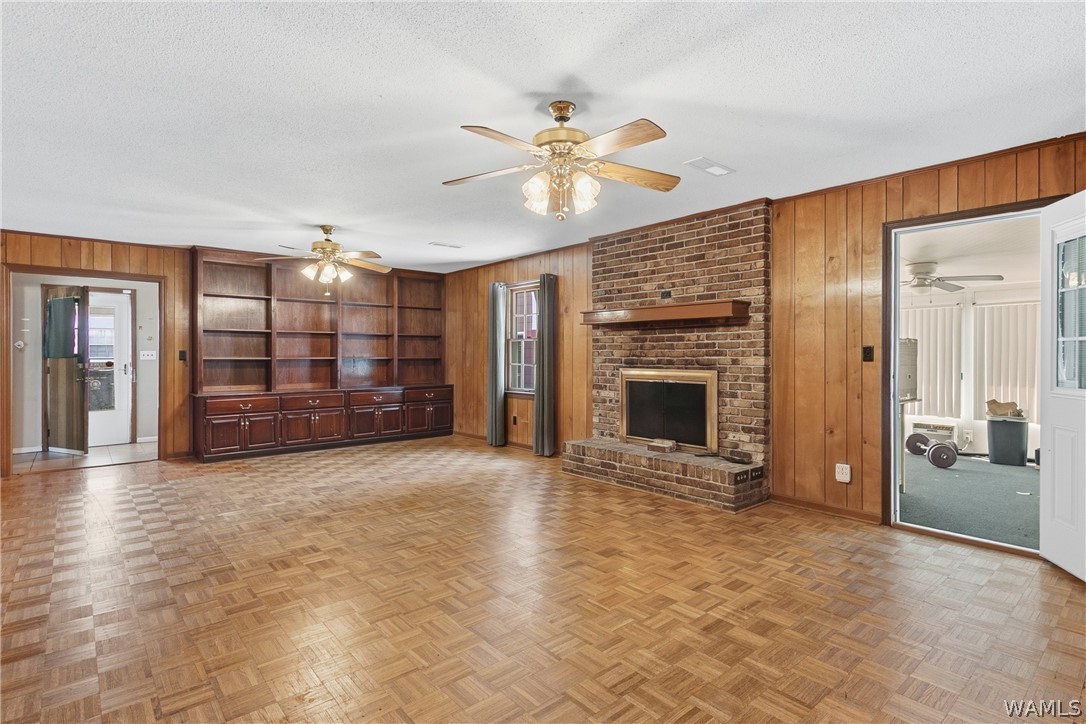 2564 Twin Manor