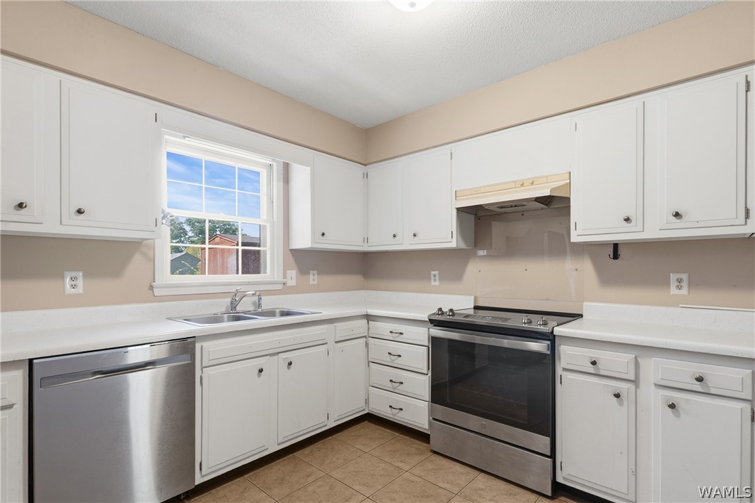 2564 Twin Manor