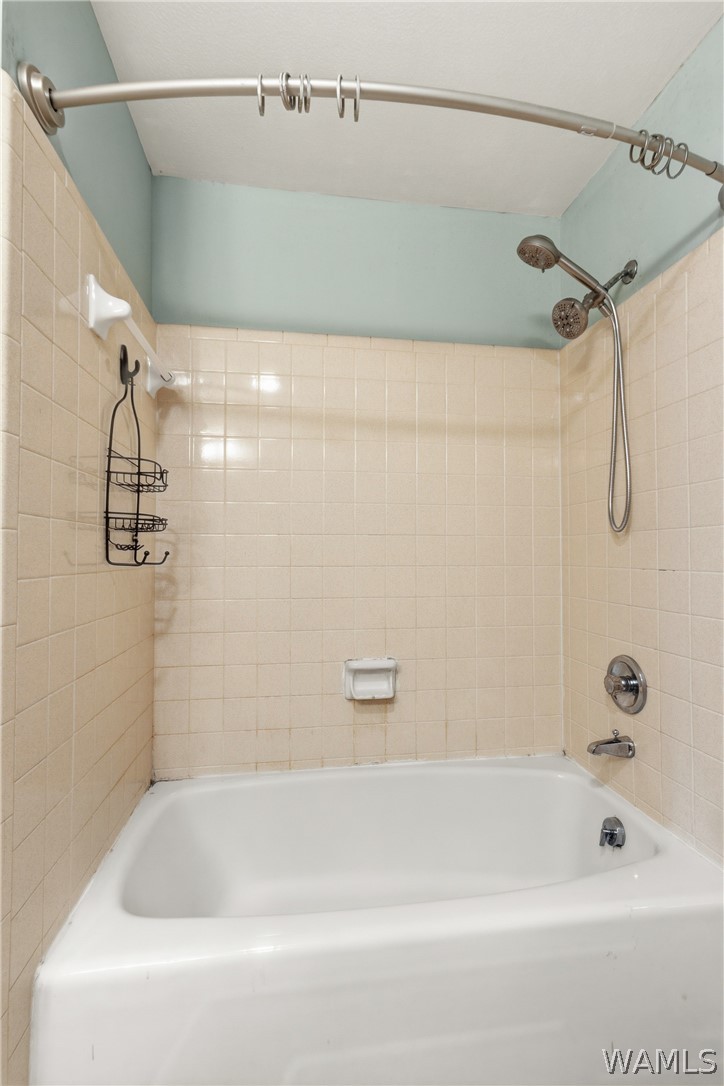 2564 Twin Manor