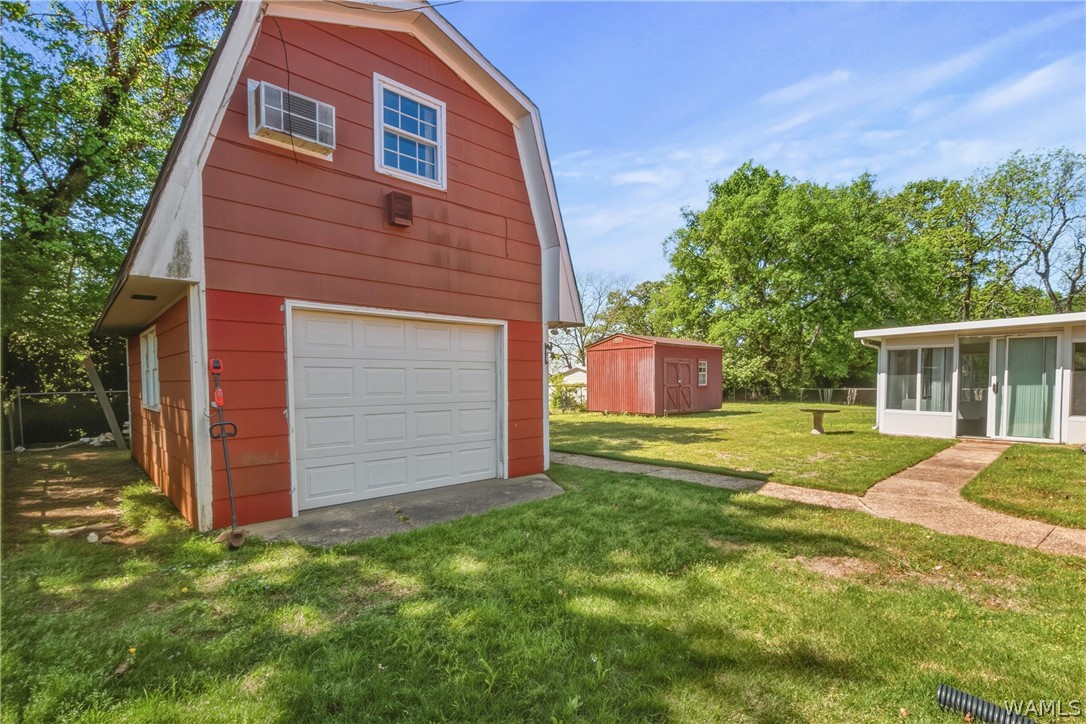 2564 Twin Manor