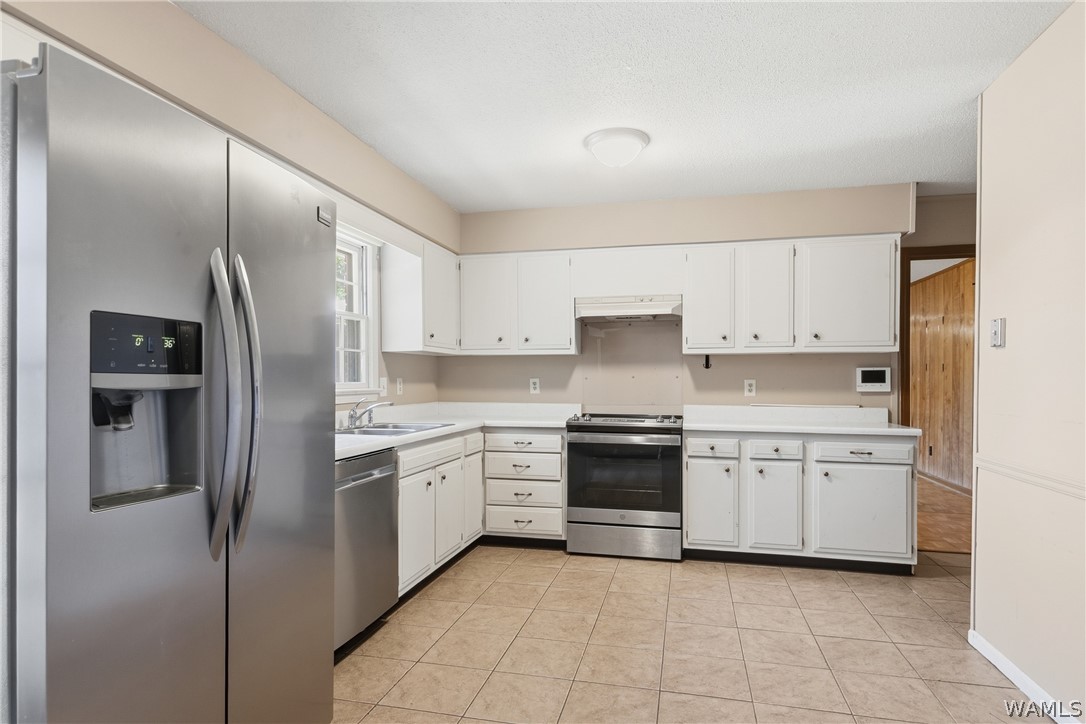 2564 Twin Manor