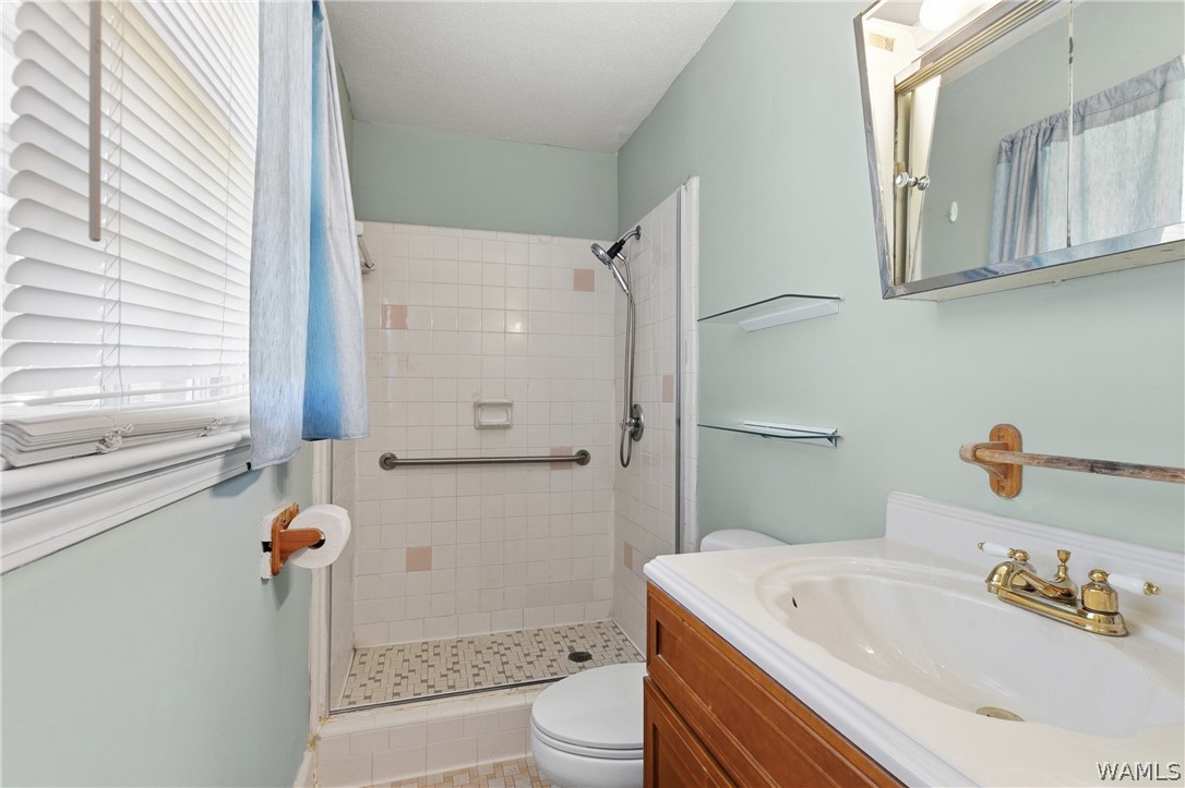 2564 Twin Manor