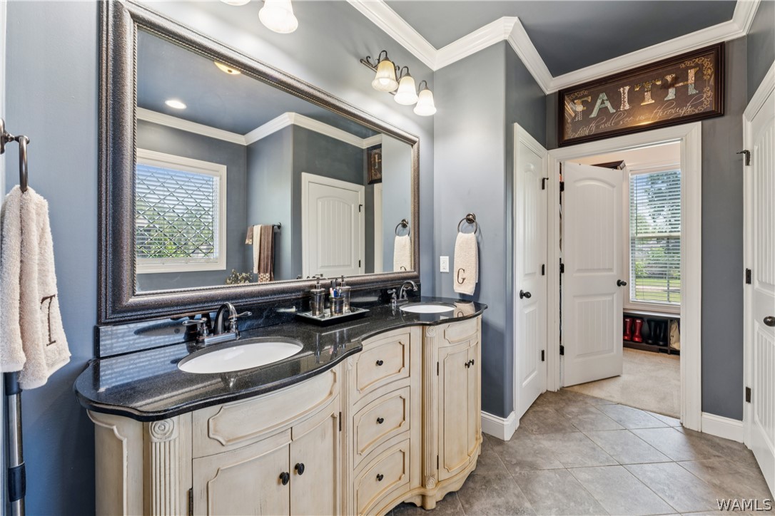 2759 ROSEBAY Lane