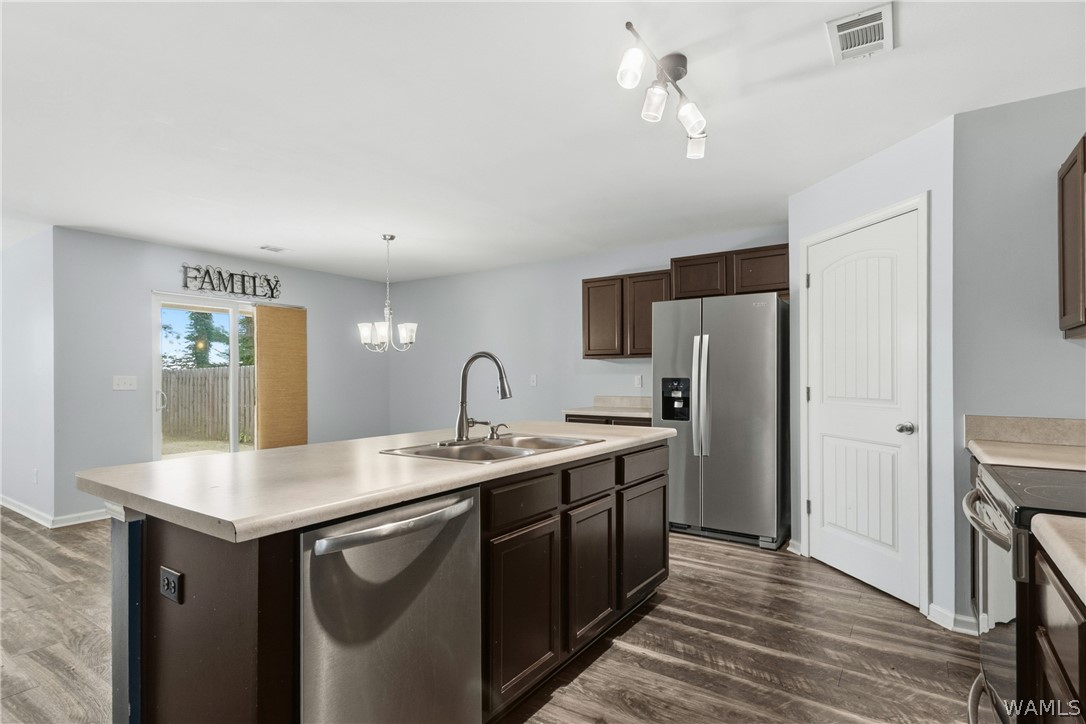 2709 Lily Circle
