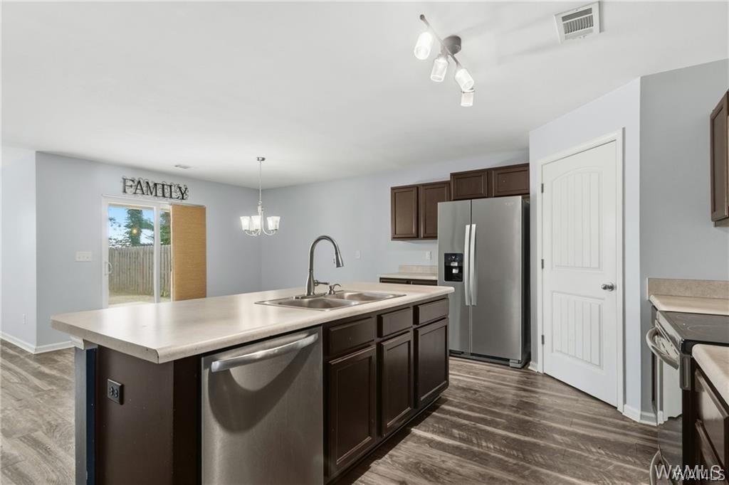 2709 Lily Circle
