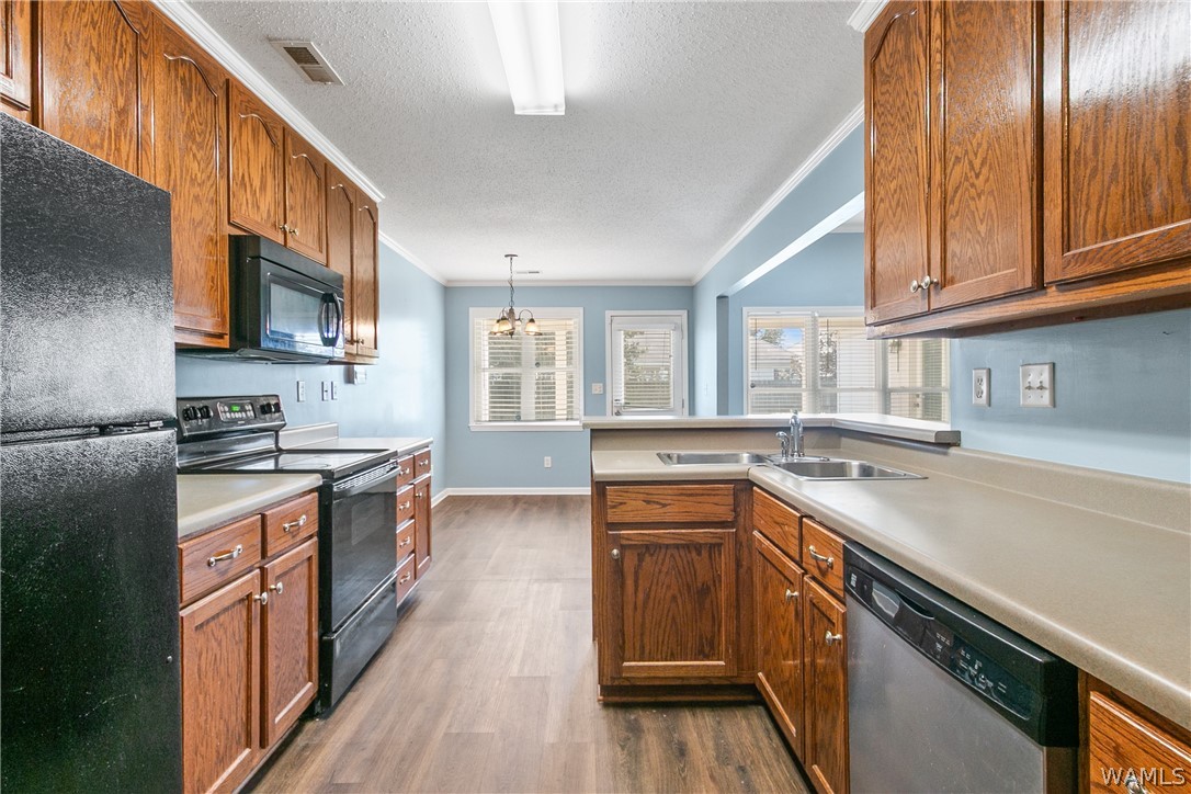 2031 LENOX Drive