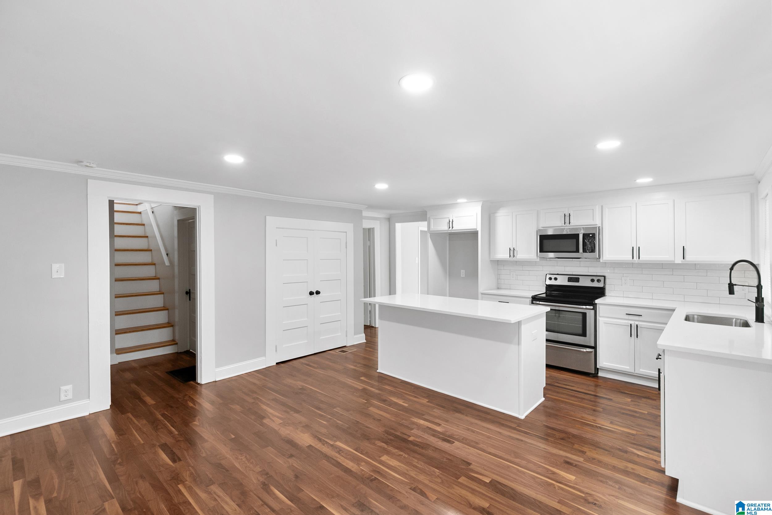 1058 GREENMOR DRIVE