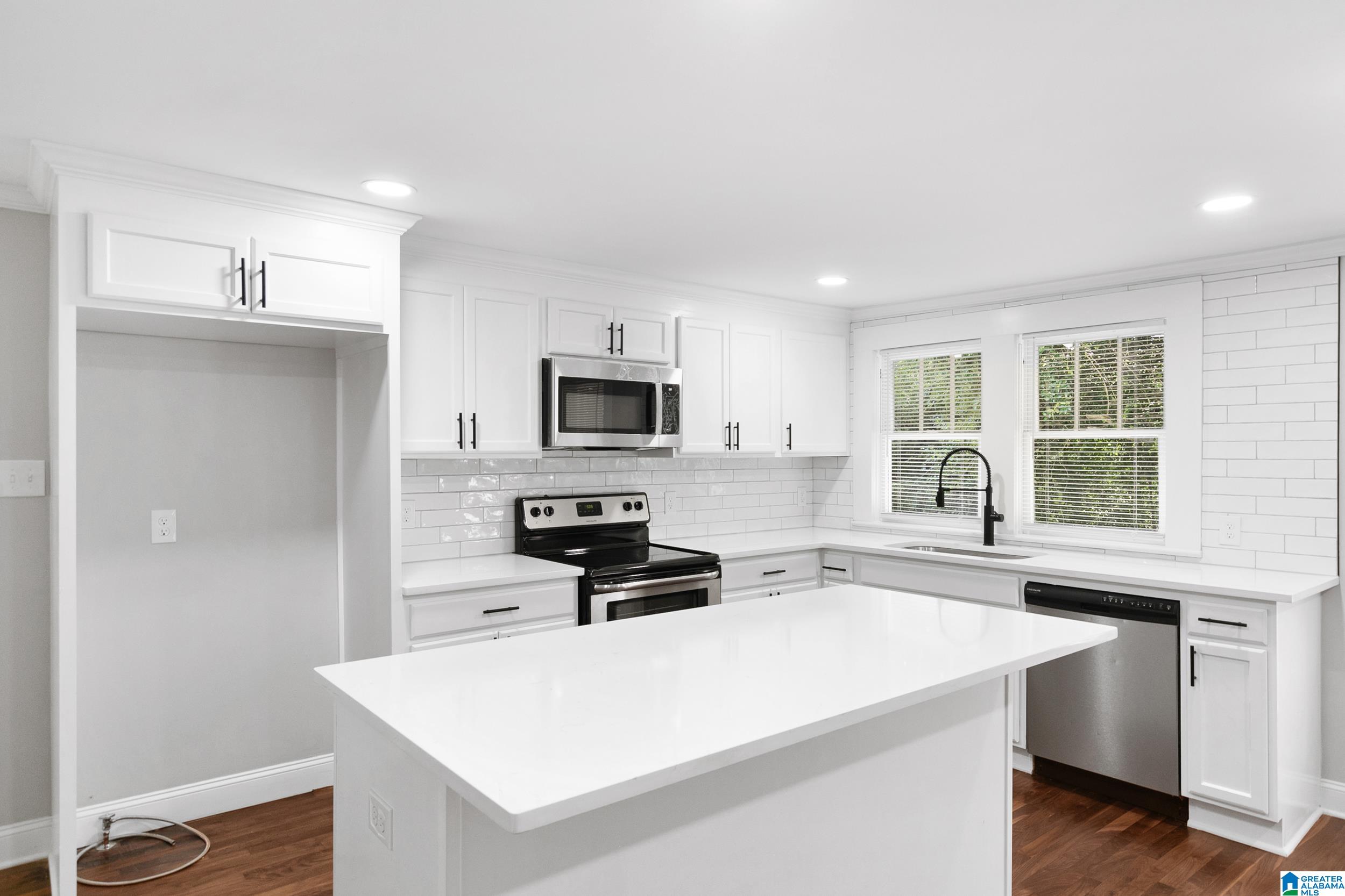 1058 GREENMOR DRIVE