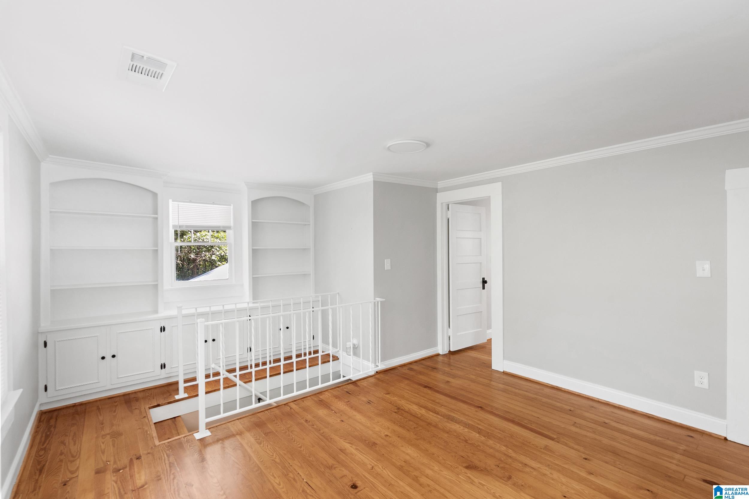 1058 GREENMOR DRIVE