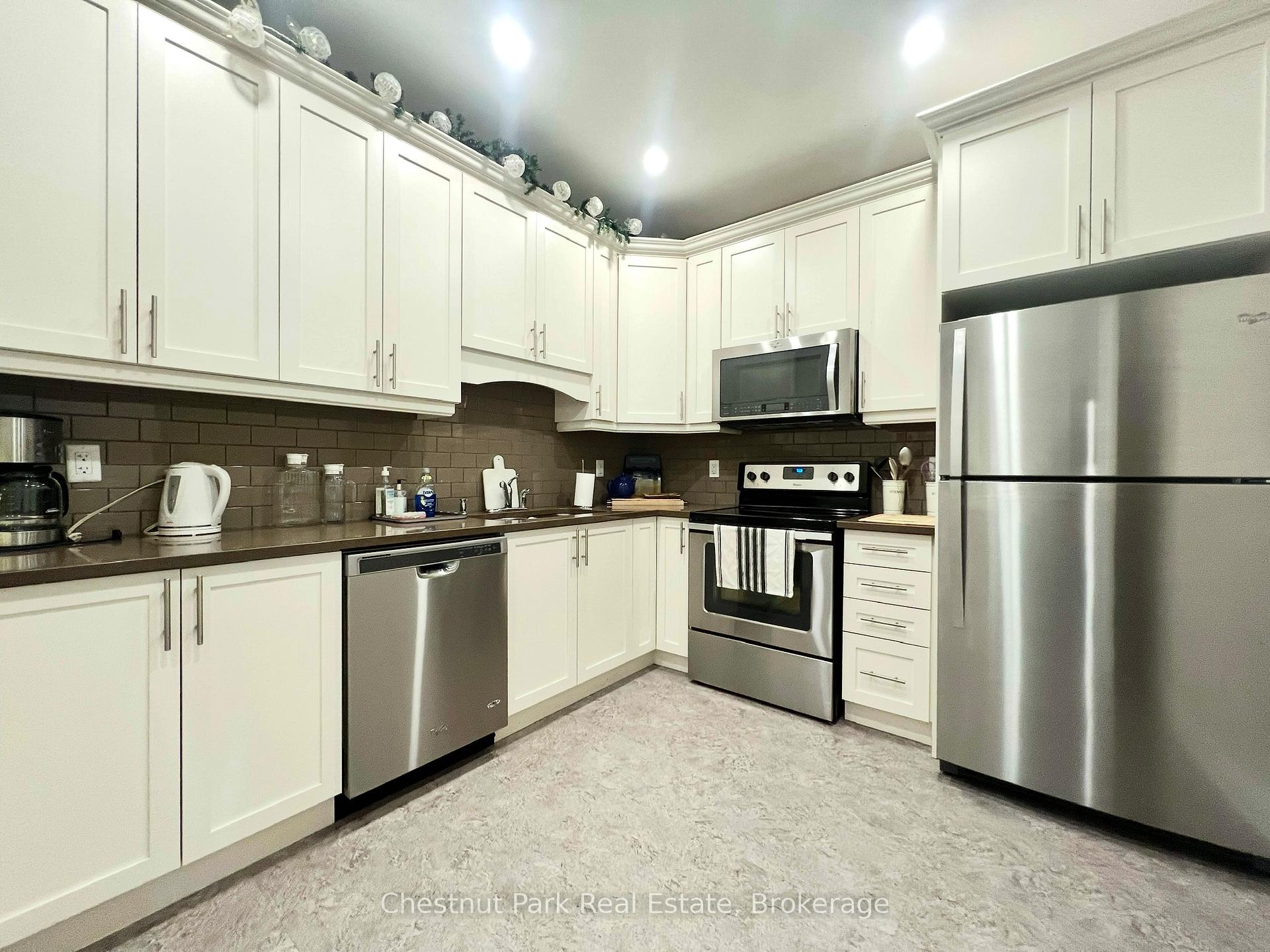 8 William James Court 28